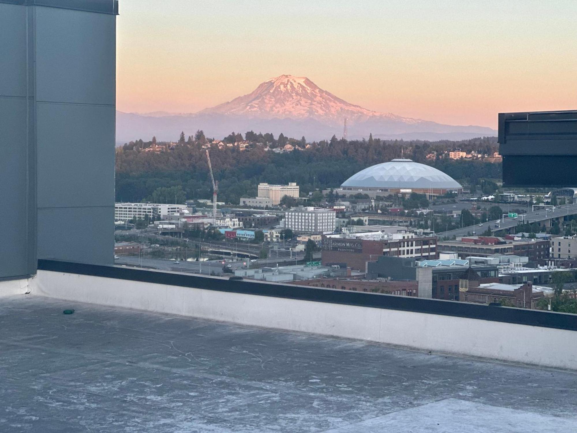 Top Luxury Lifestyle- Downtown Near Everything Convention Center And More Apartment