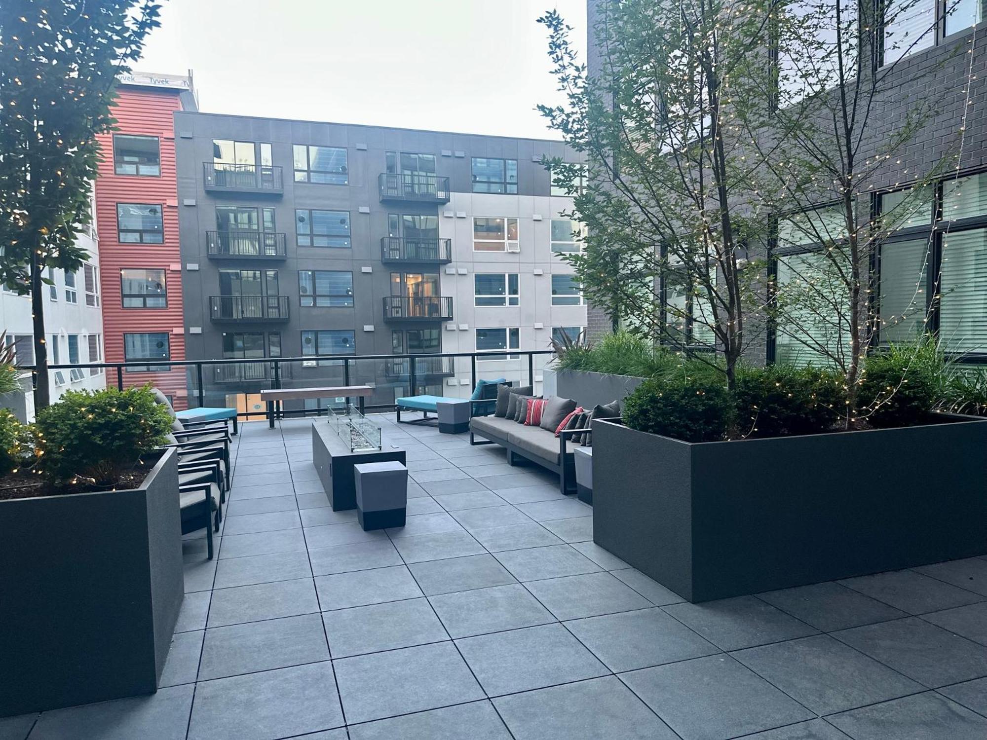 Top Luxury Lifestyle- Downtown Near Everything Convention Center And More *