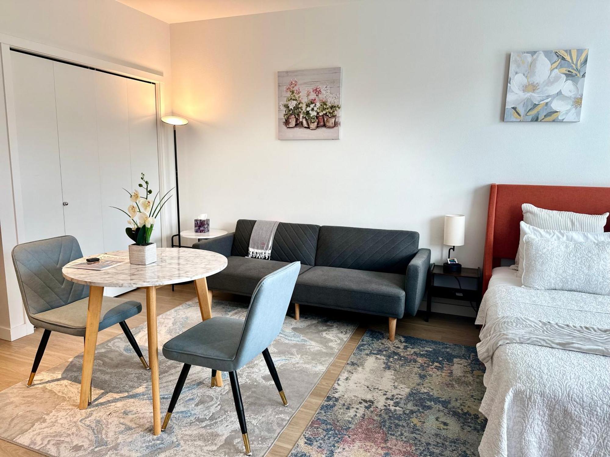 Apartment Top Luxury Lifestyle- Downtown Near Everything Convention Center And More