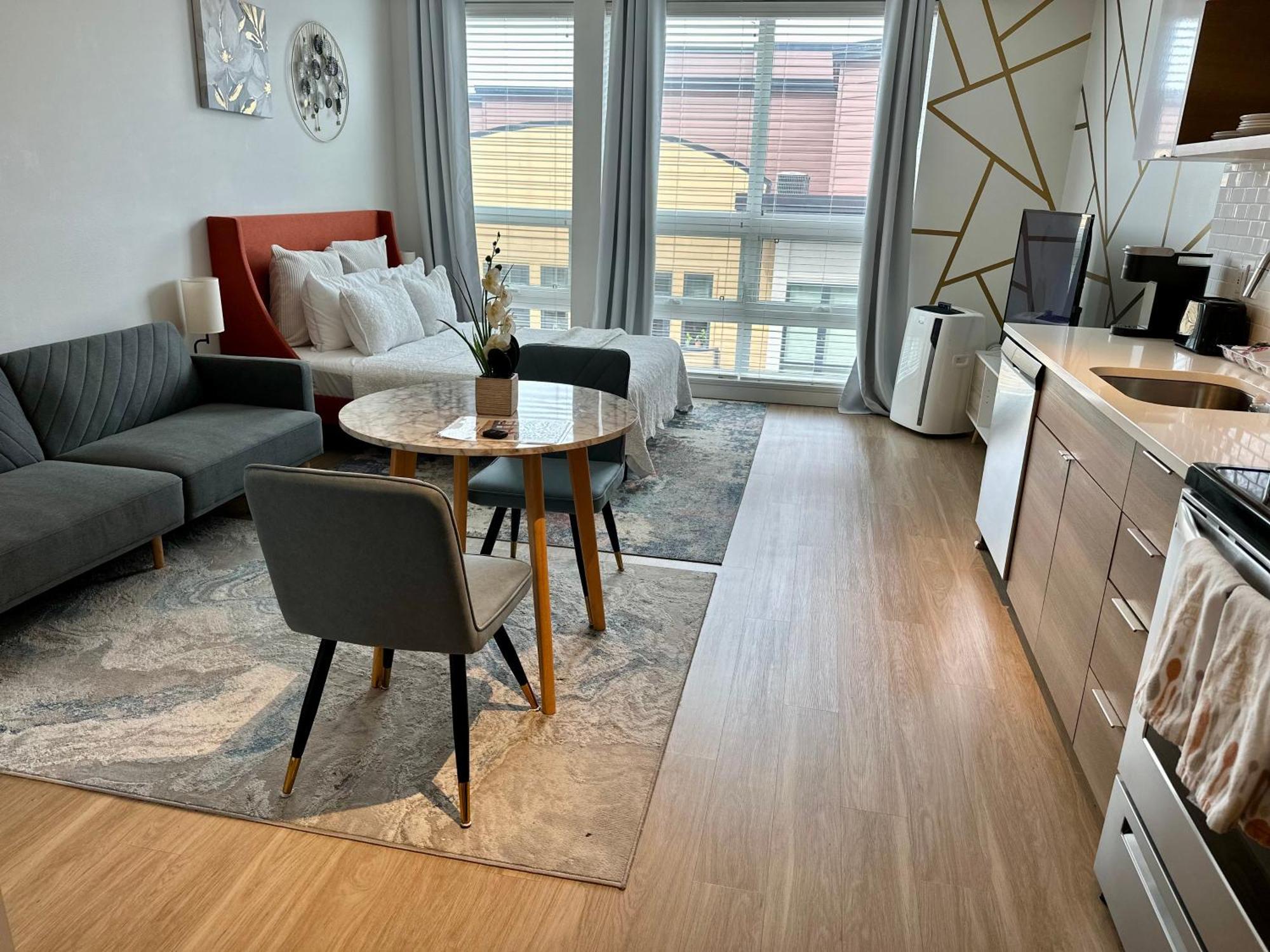 Top Luxury Lifestyle- Downtown Near Everything Convention Center And More * Tacoma