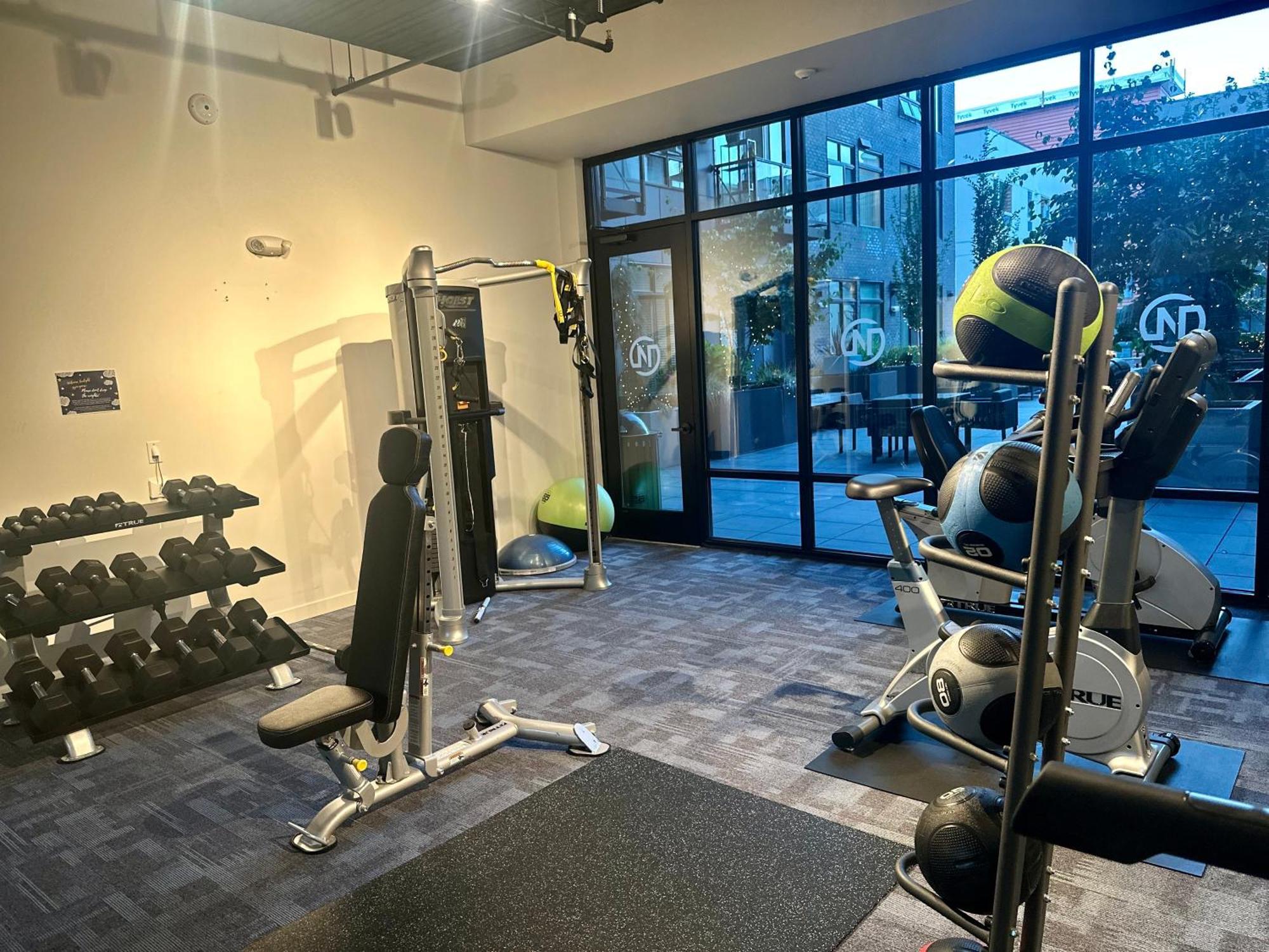 Top Luxury Lifestyle- Downtown Near Everything Convention Center And More Apartment *
