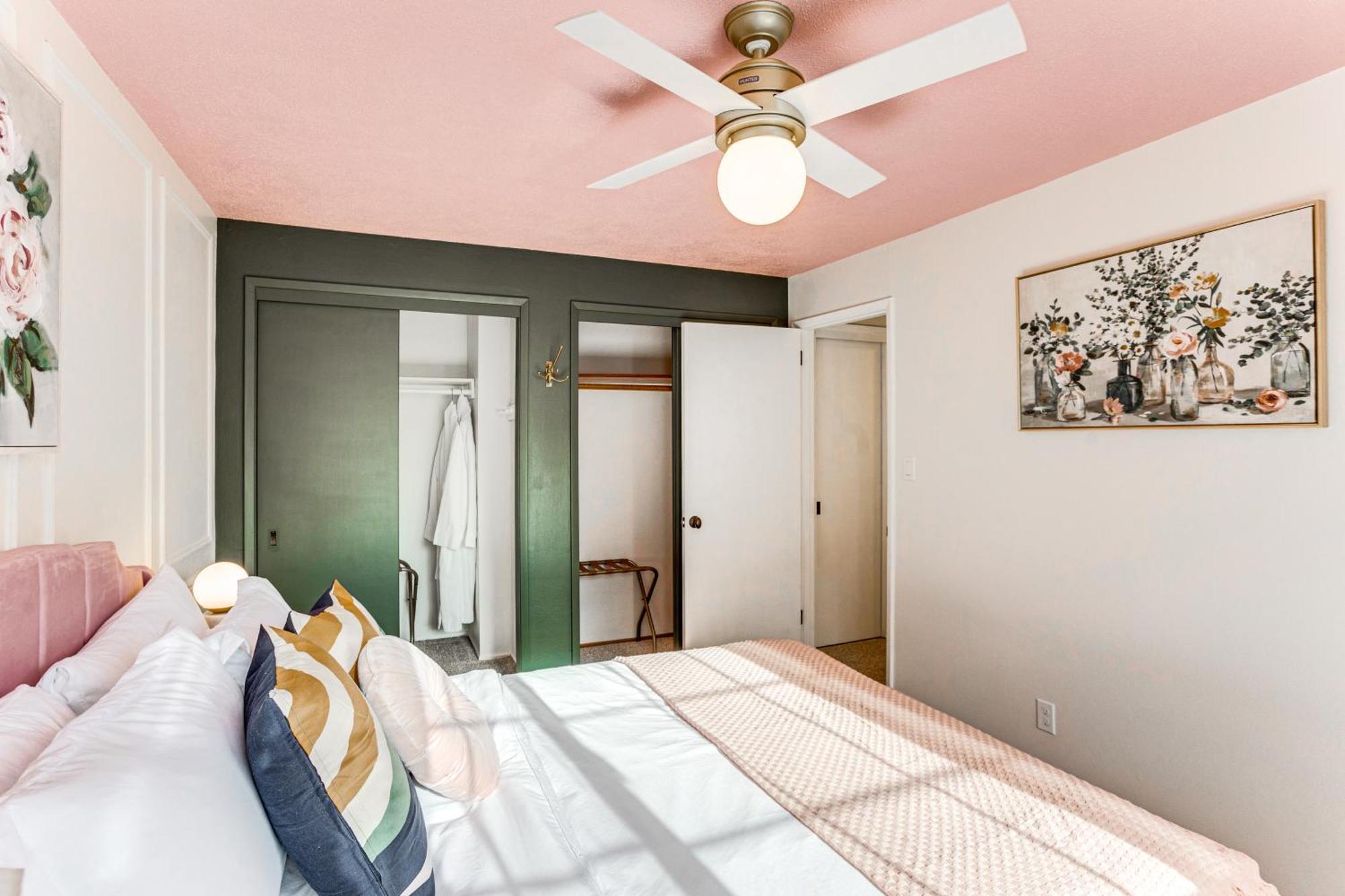 Casa de férias Vibrant Retreat, Near Point Defiance Park!