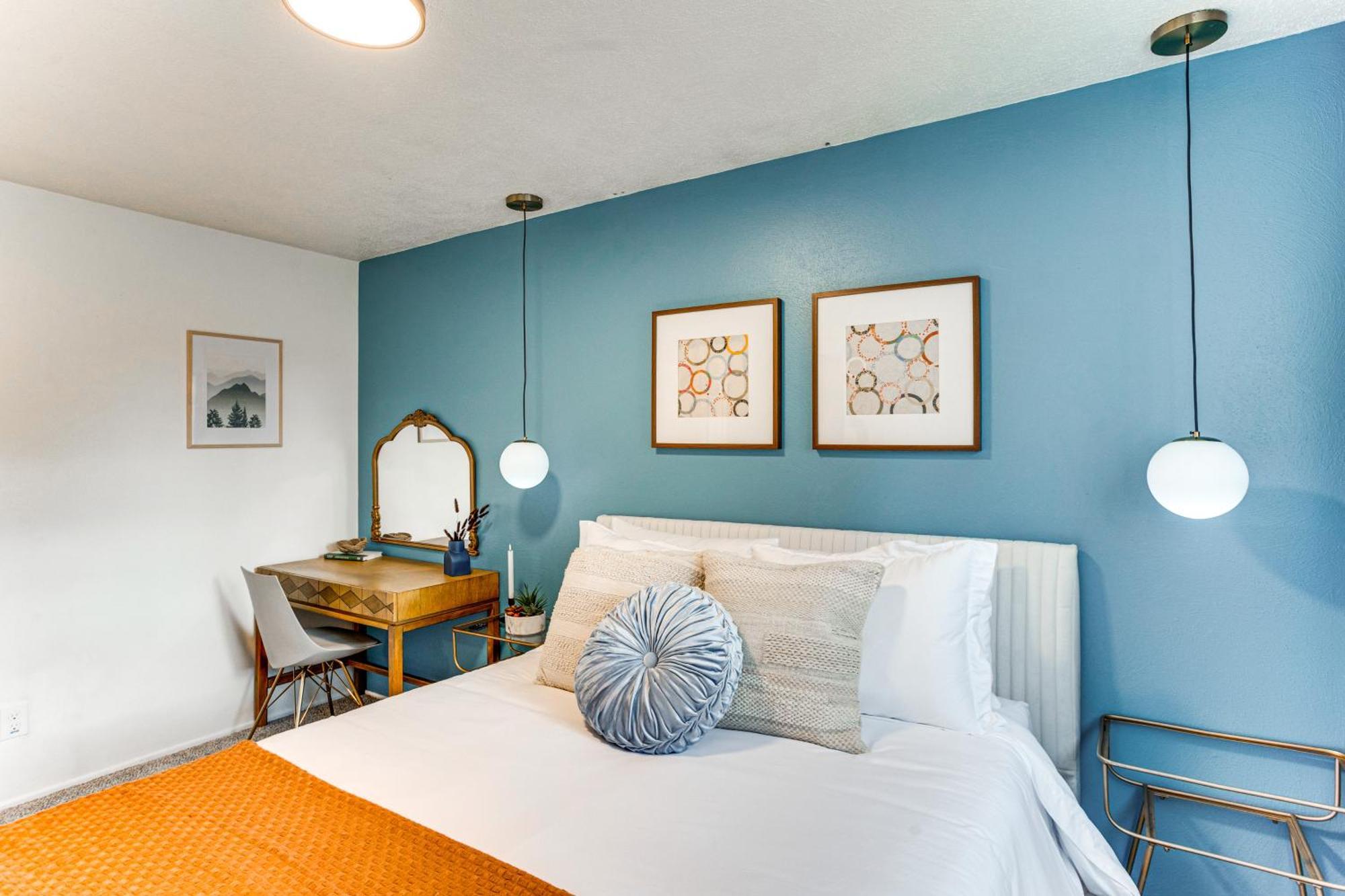 Vibrant Retreat, Near Point Defiance Park! Tacoma