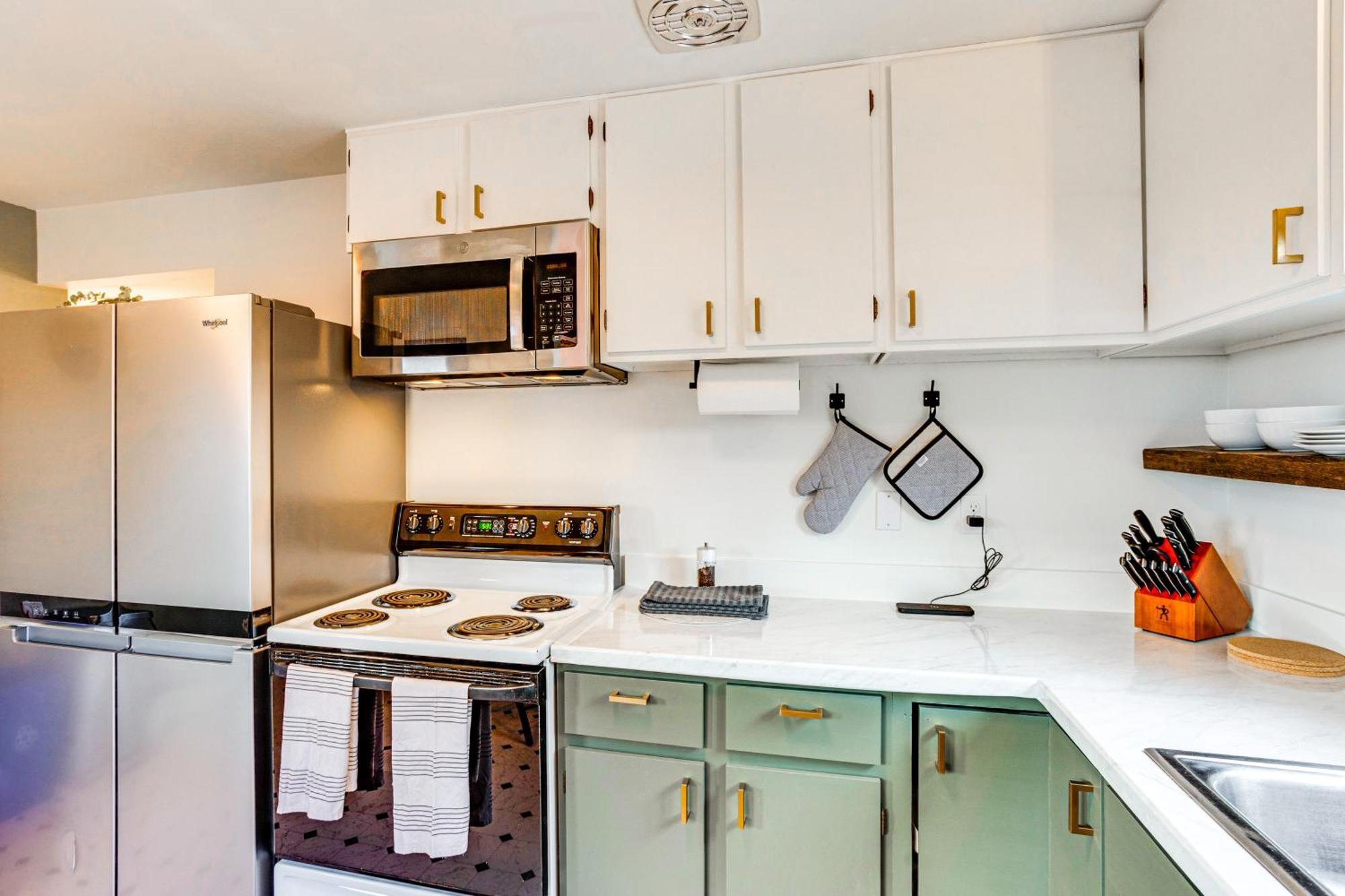Casa de férias Vibrant Retreat, Near Point Defiance Park!
