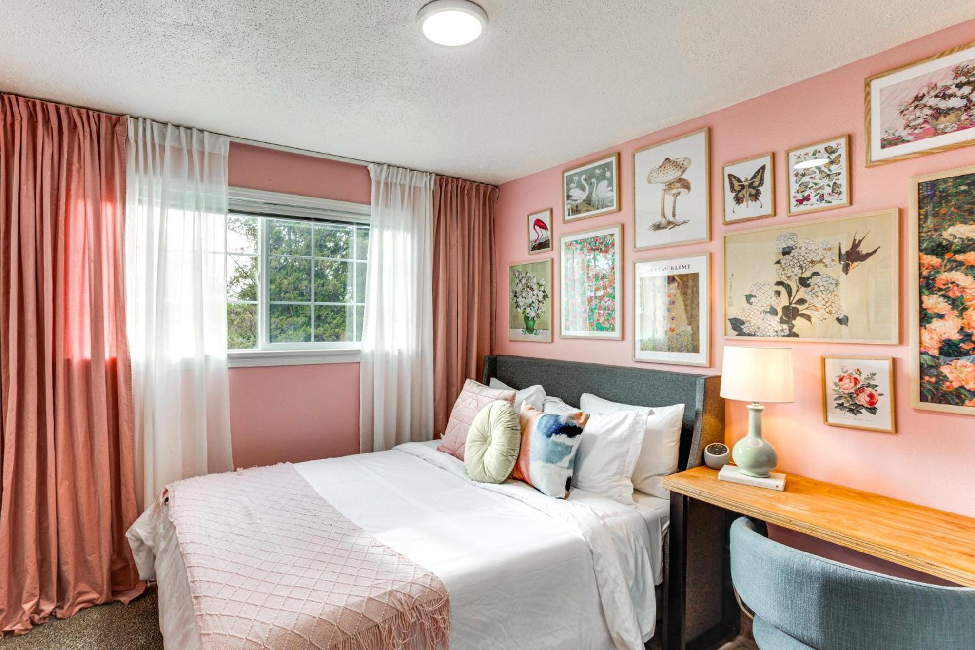 Vibrant Retreat, Near Point Defiance Park!