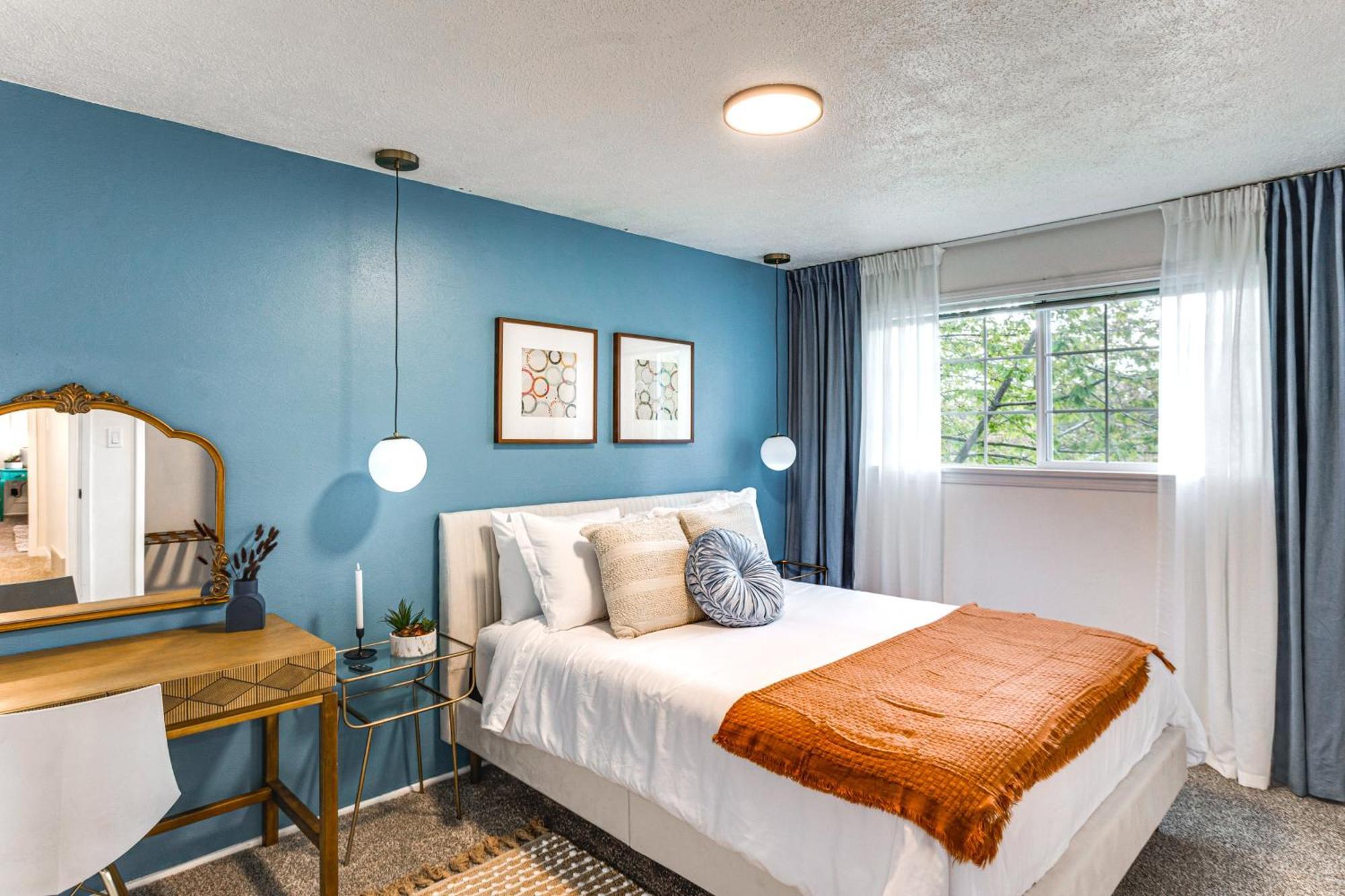 Vibrant Retreat, Near Point Defiance Park! Tacoma