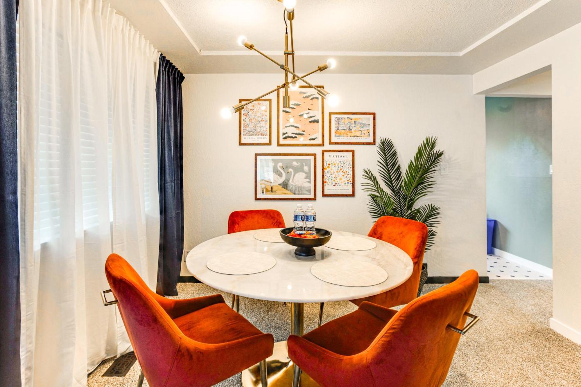Vibrant Retreat, Near Point Defiance Park! Casa de férias Tacoma