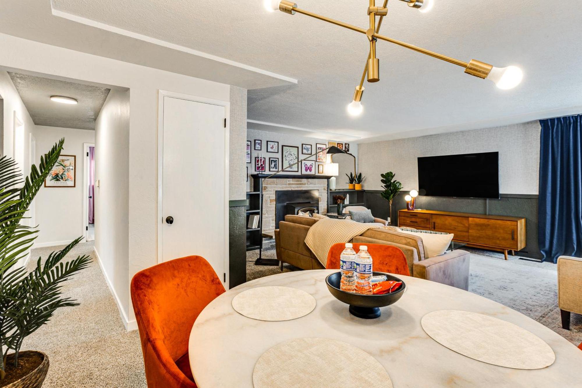 Vibrant Retreat, Near Point Defiance Park! *
