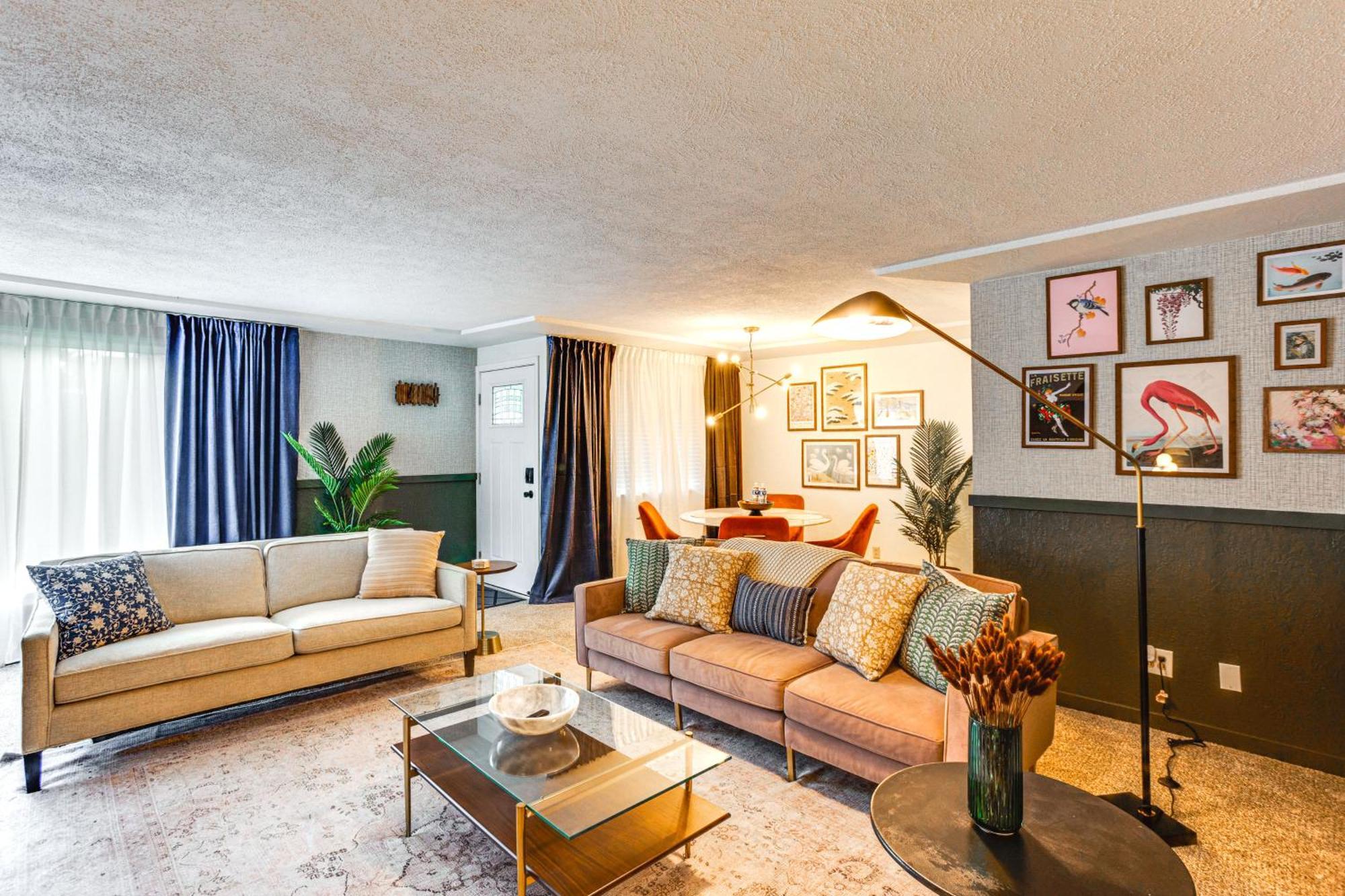 Casa de férias Vibrant Retreat, Near Point Defiance Park!