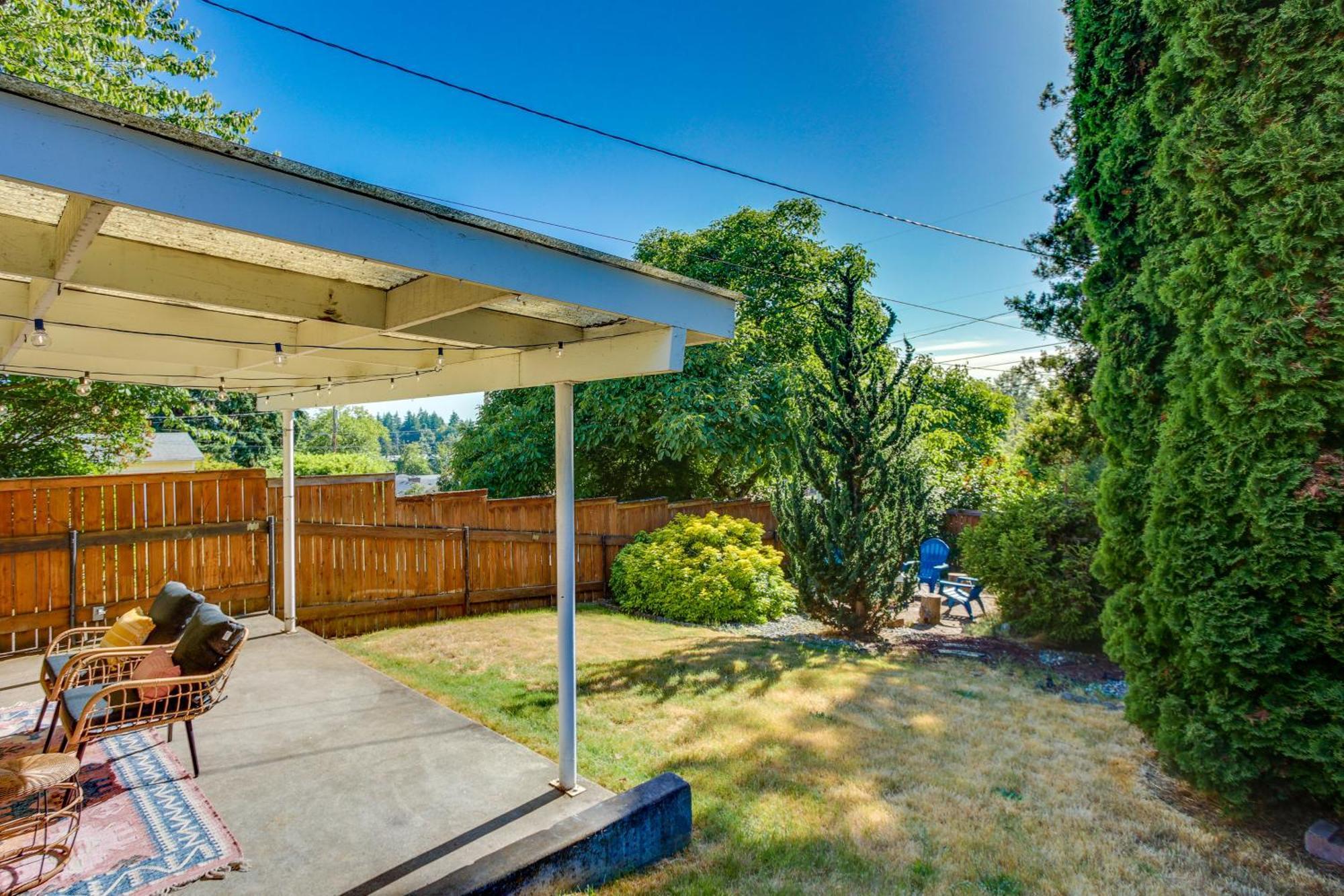 Updated With Fire Pit! Holiday home