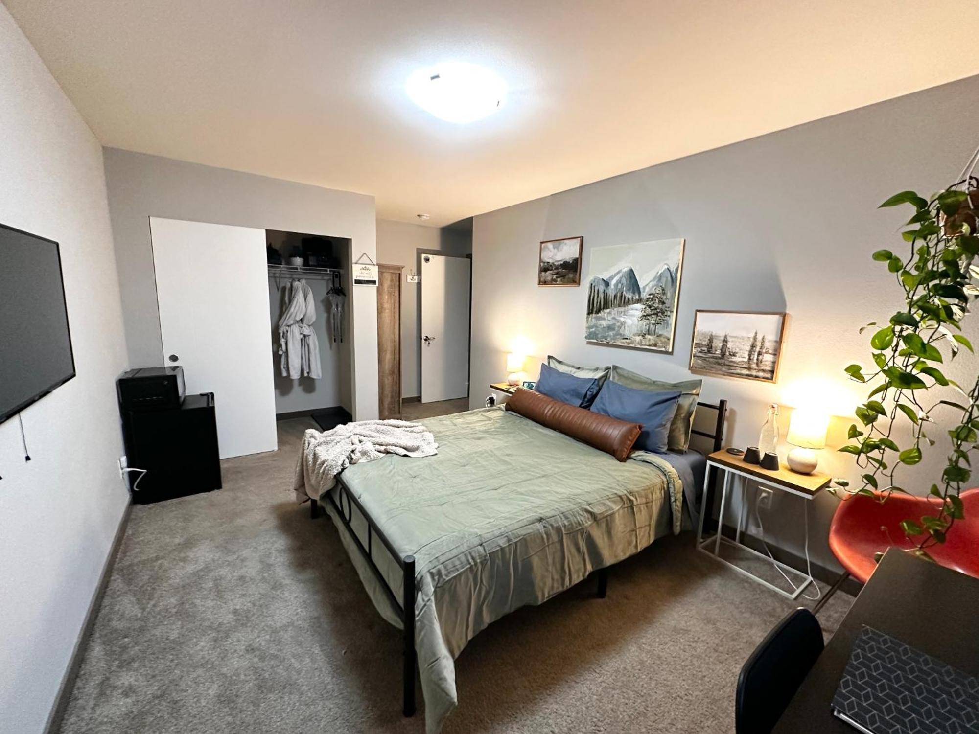 With Breakfast Included -private Room- Tacoma