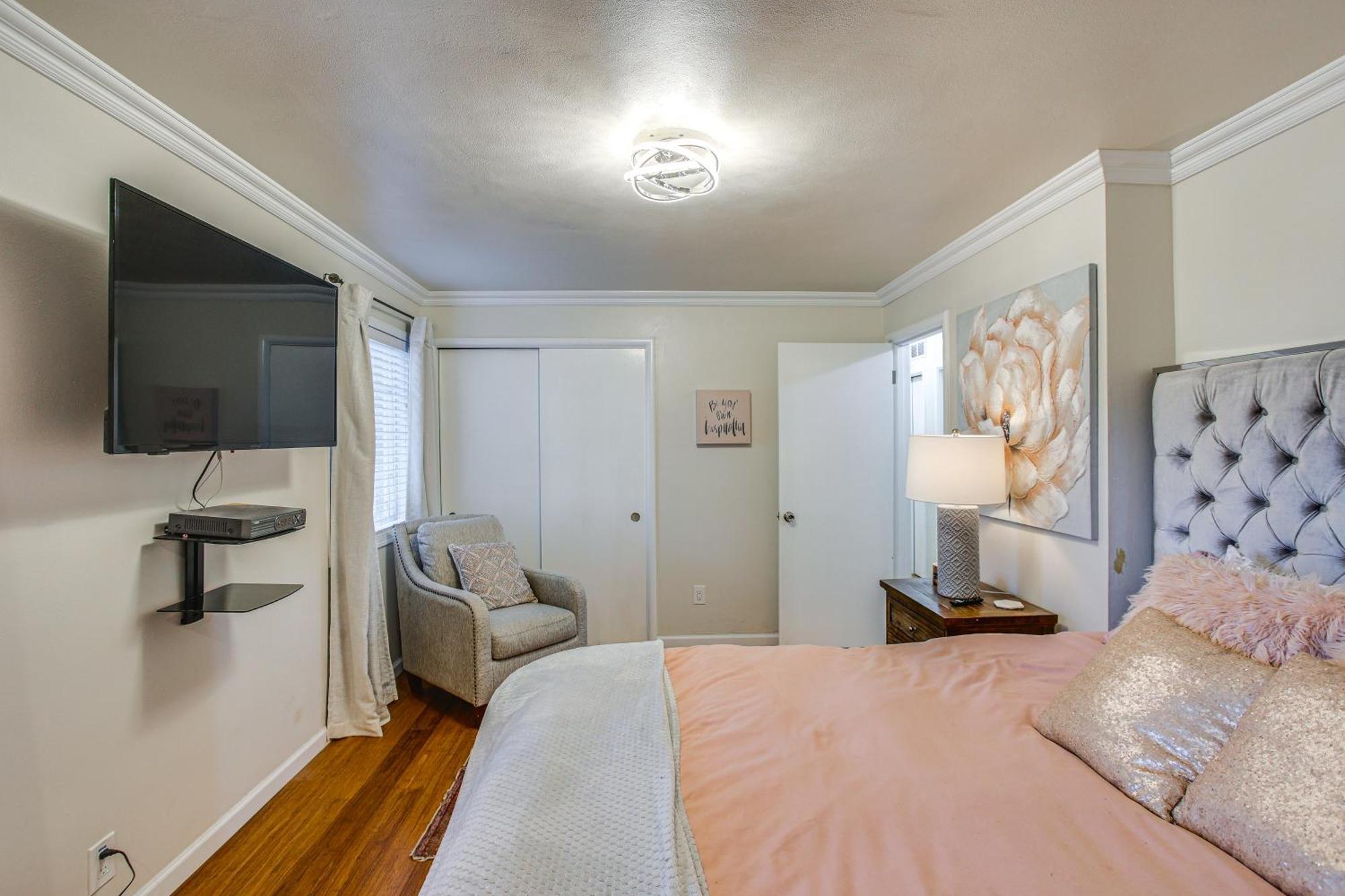 Retreat With Fire Pit - Walk To Access! *
