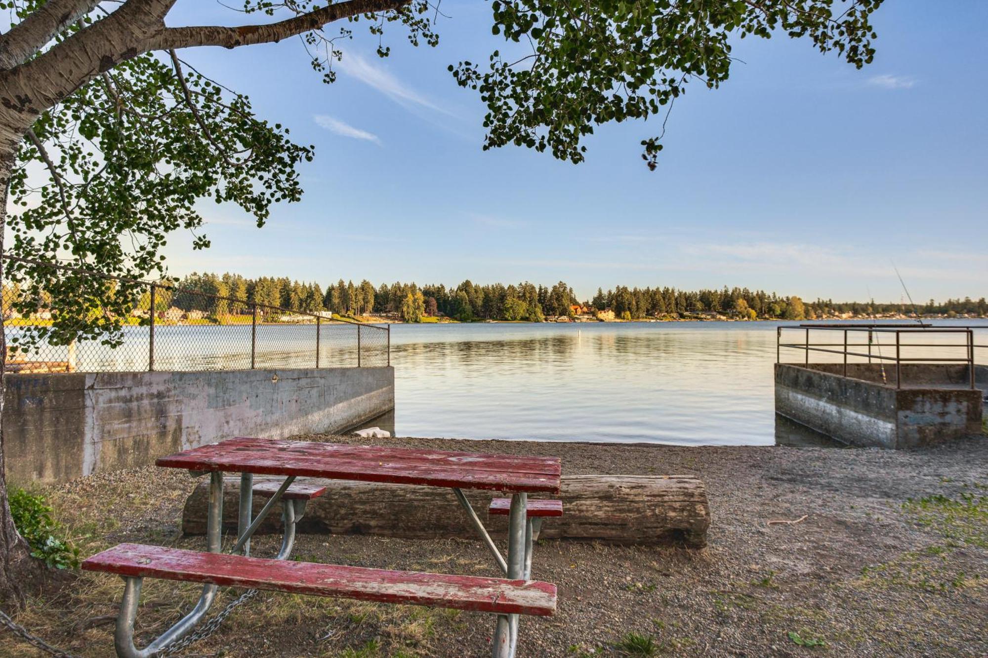 Retreat With Fire Pit - Walk To Access! Tacoma