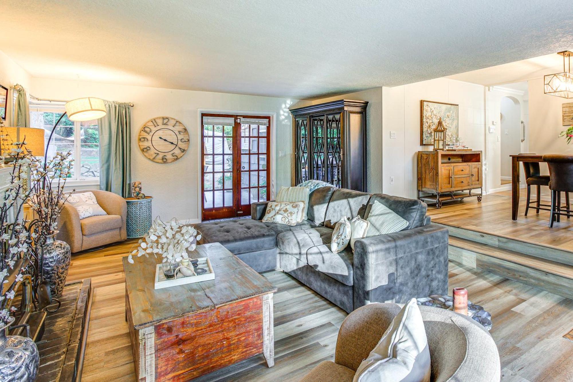 Retreat With Fire Pit - Walk To Access! *