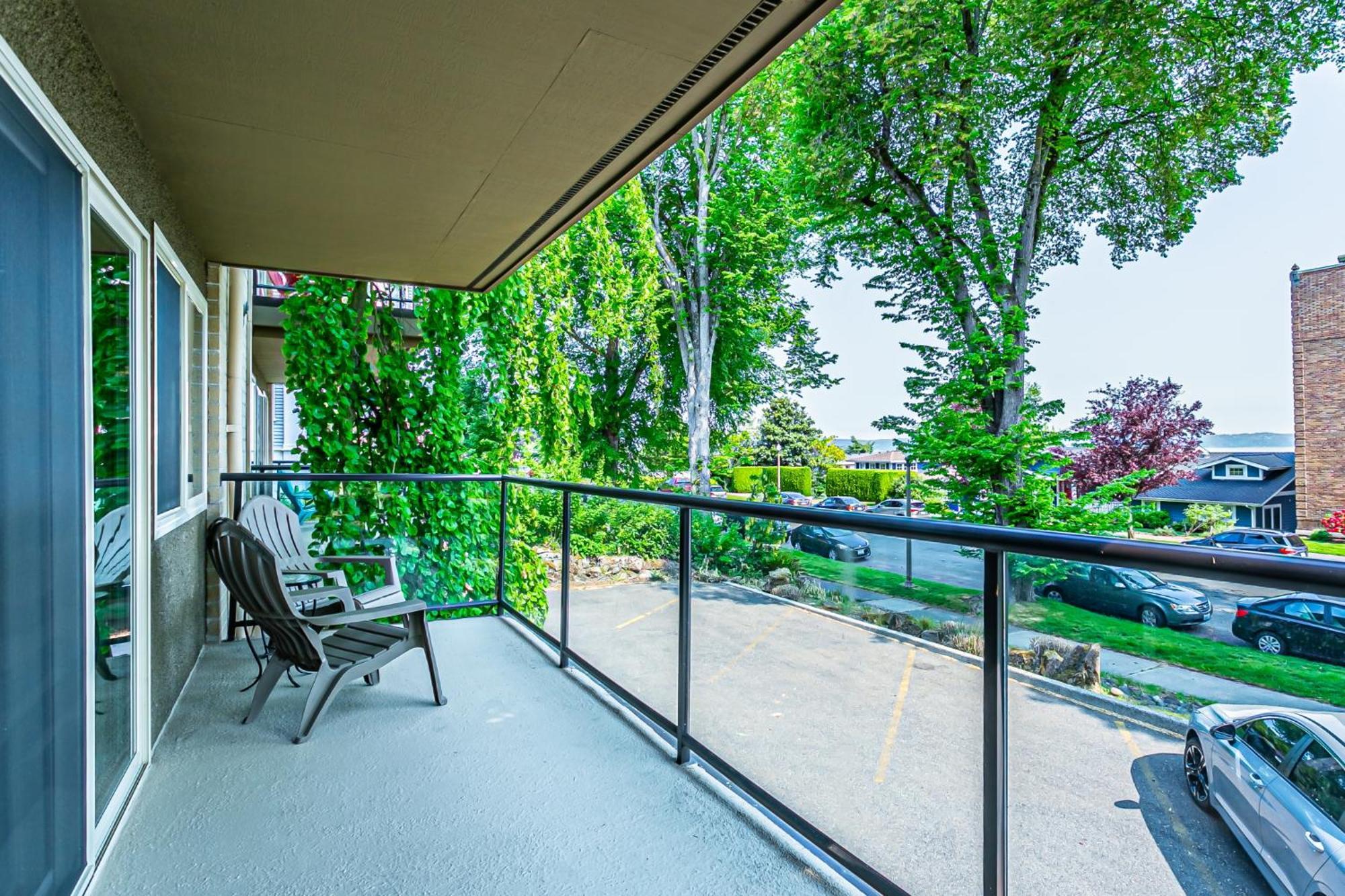 The Veranda, Area, 2 Baths, 2 Bedrooms, Wd, Jacuzzi Bath, New Carpet, Balcony, 925sf