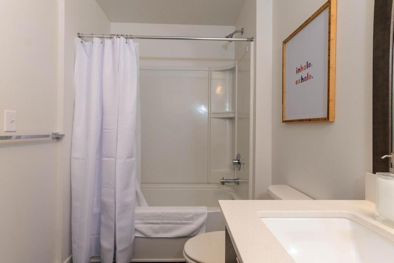 Self Check-in-washer-dryer-4ksmart Tv-king Bed-gym