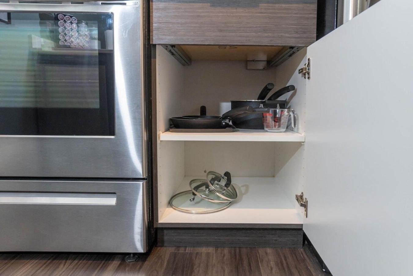Self Check-in-washer-dryer-4ksmart Tv-king Bed-gym Aparthotel Tacoma