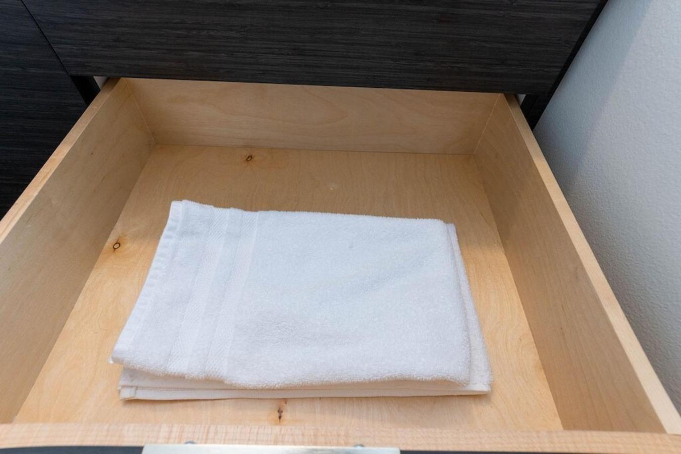Self Check-in-washer-dryer-4ksmart Tv-king Bed-gym Tacoma