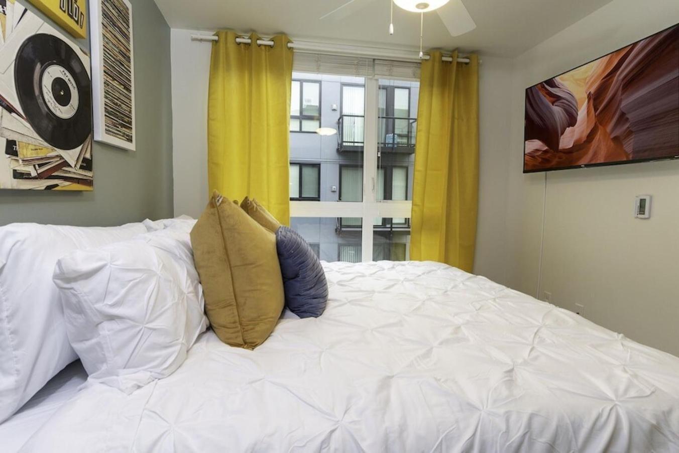 Self Check-in-washer-dryer-4ksmart Tv-king Bed-gym Tacoma