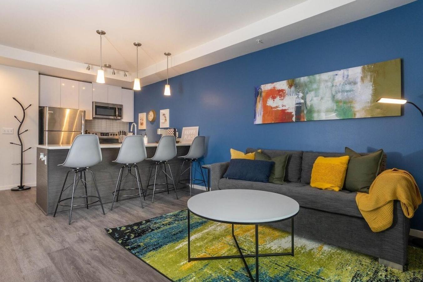 Downtown-smart Tv-king Bed-self Check-in-balcony Tacoma