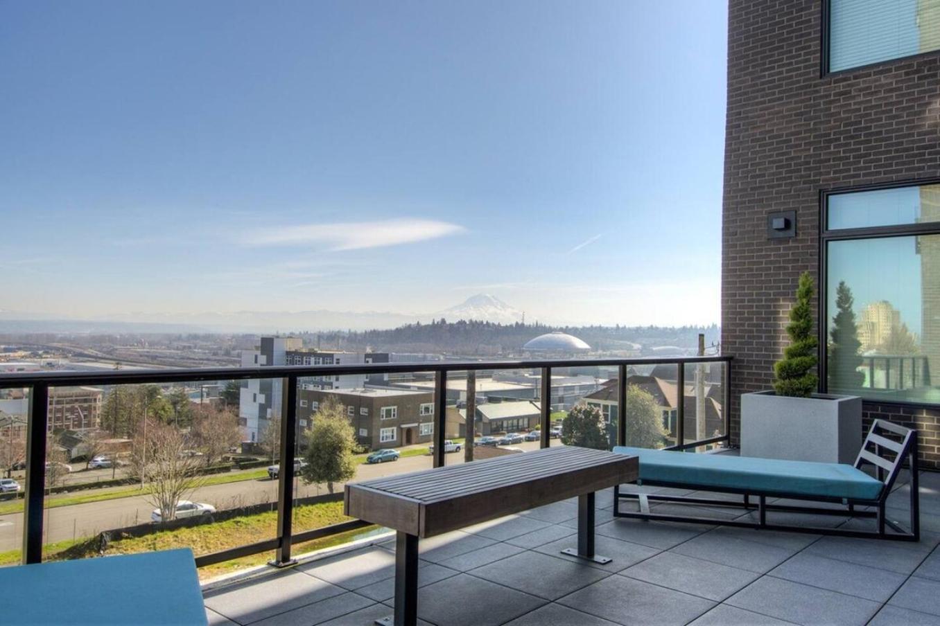 Apartment Downtown-smart Tv-king Bed-self Check-in-balcony