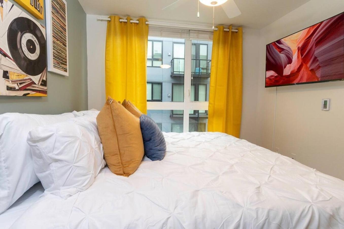 Self Check-in-washer-dryer-4ksmart Tv-king Bed-gym Tacoma