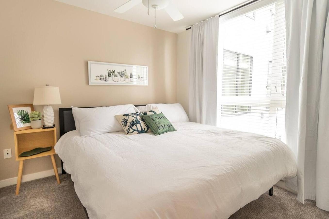 Palm Theme King Bed Paid Garage 55