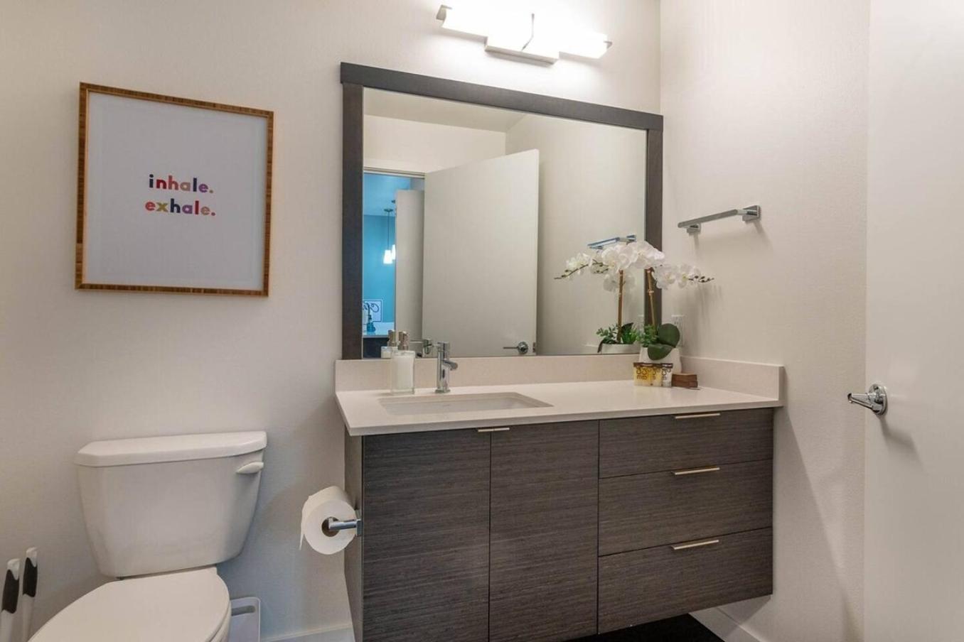 Self Check-in-washer-dryer-4ksmart Tv-king Bed-gym Aparthotel