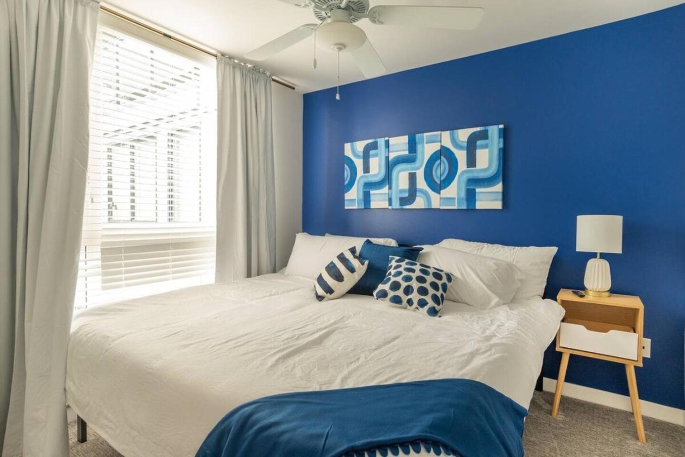 Paid Garage Parking- King Bed-balcony Wd 55