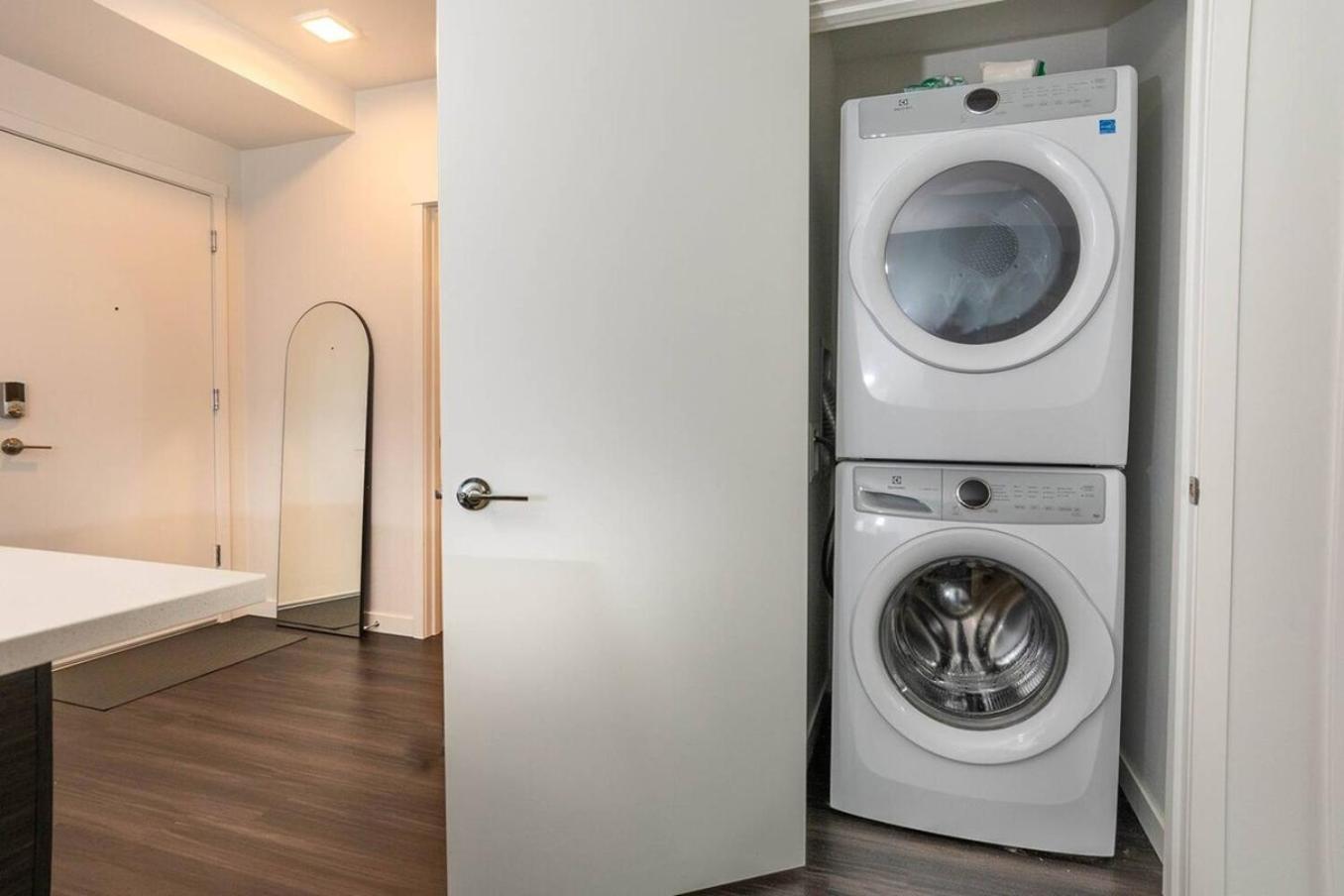 Self Check-in-washer-dryer-4ksmart Tv-king Bed-gym