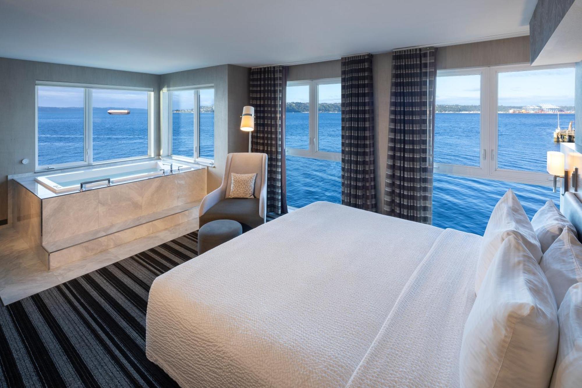 Hotel Silver Cloud Waterfront 3*