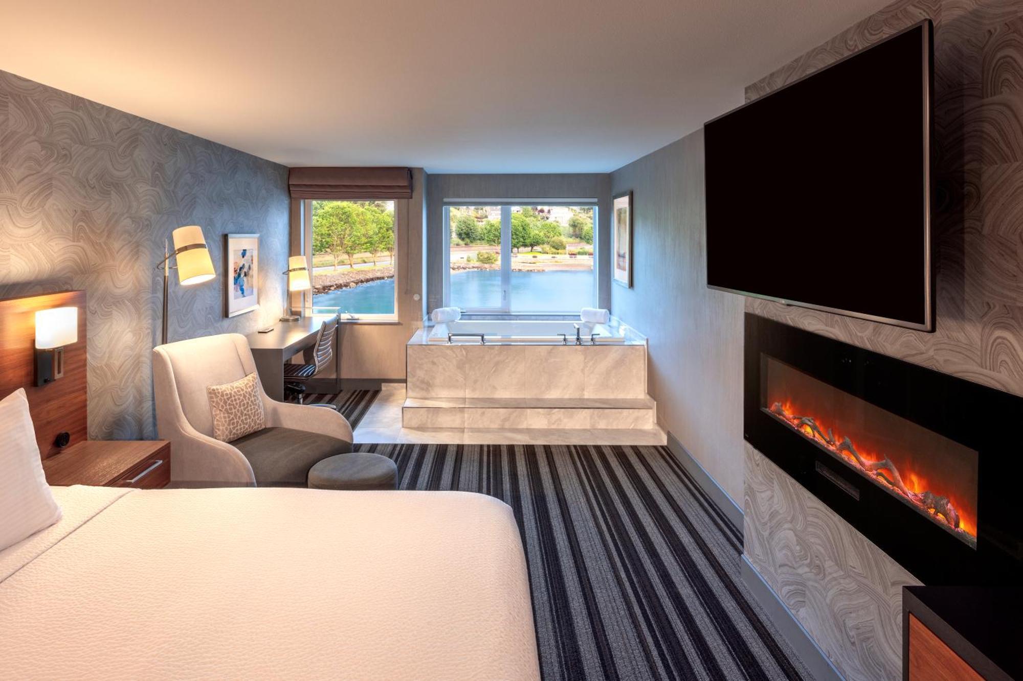 Silver Cloud Waterfront