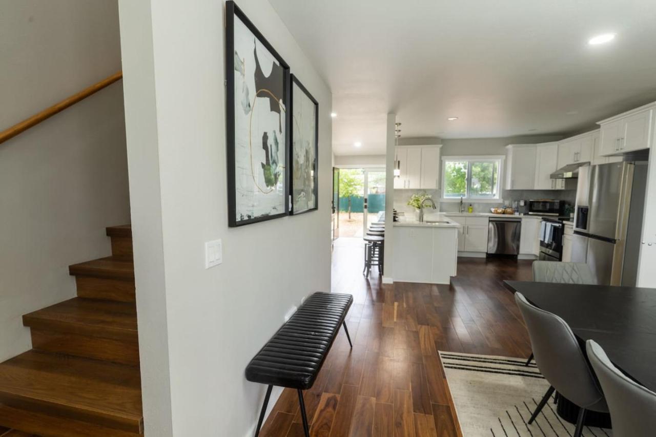 With 2 Twin Beds In