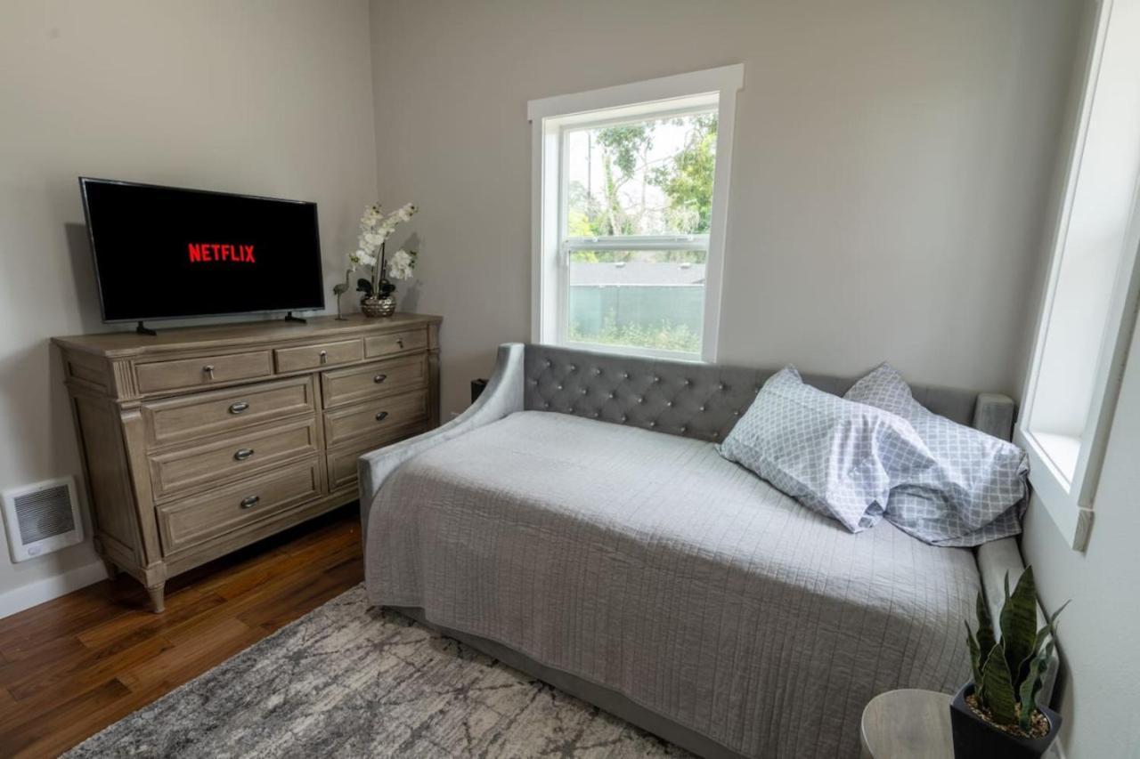 With 2 Twin Beds In Tacoma