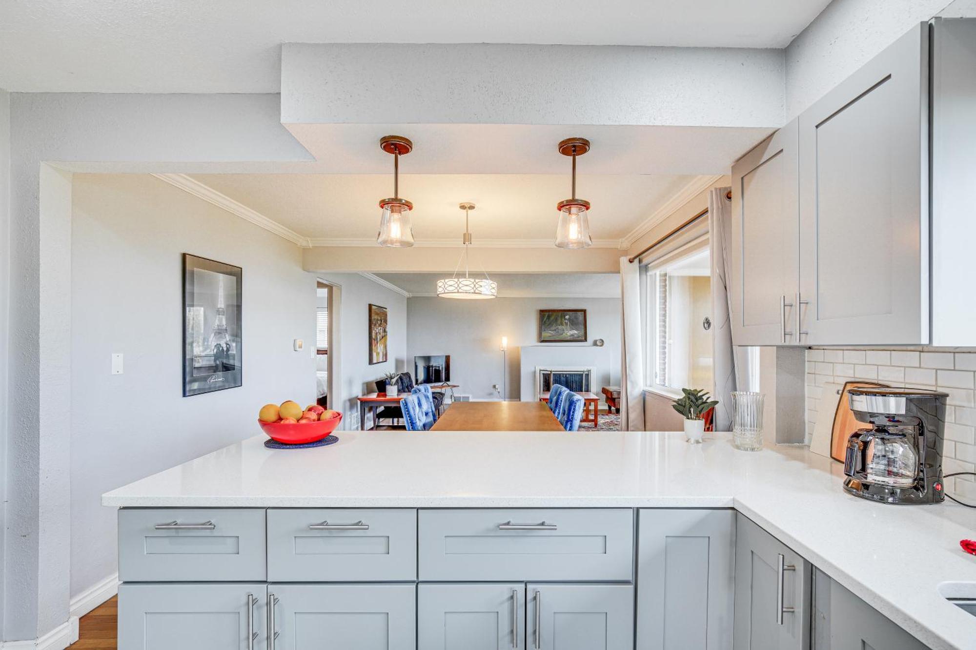 Lovely With Puget Sound And Mountain Views *