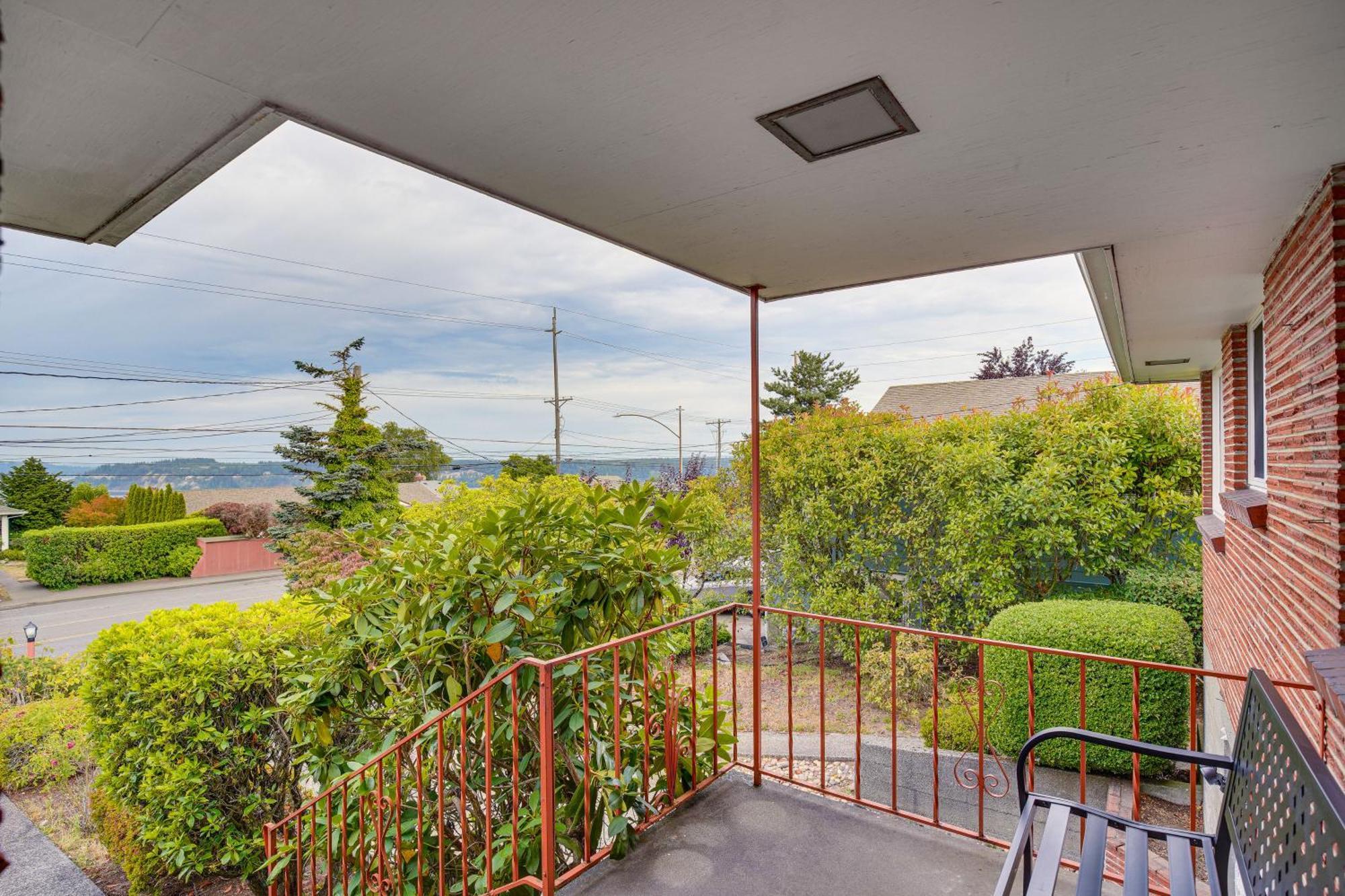 Lovely With Puget Sound And Mountain Views Casa de férias