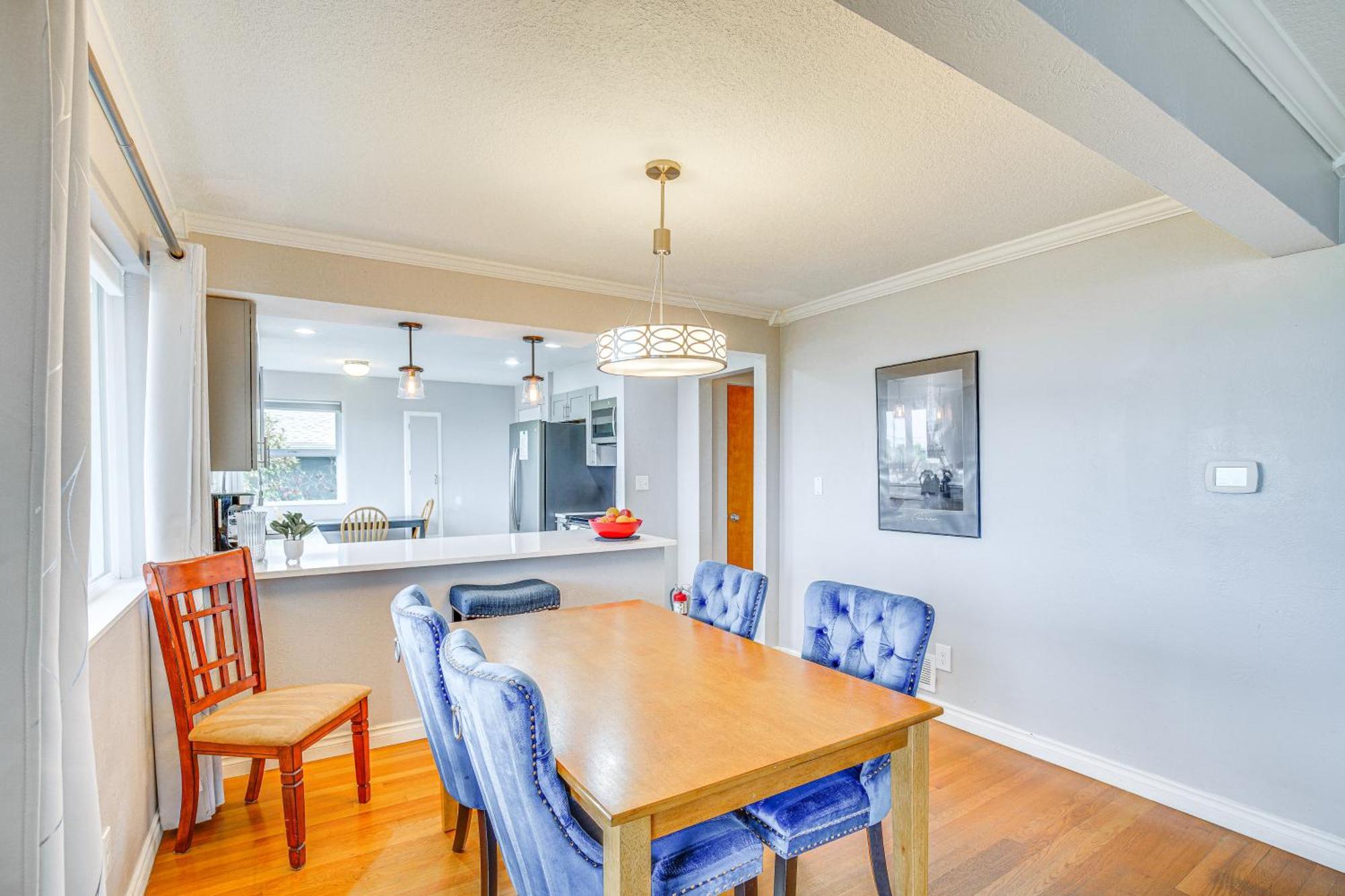 Lovely With Puget Sound And Mountain Views