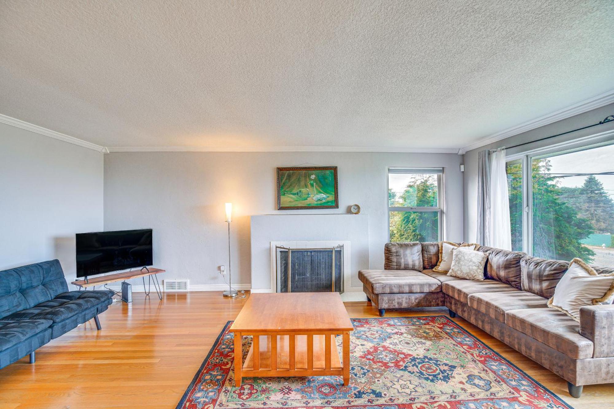 Casa de férias Lovely With Puget Sound And Mountain Views