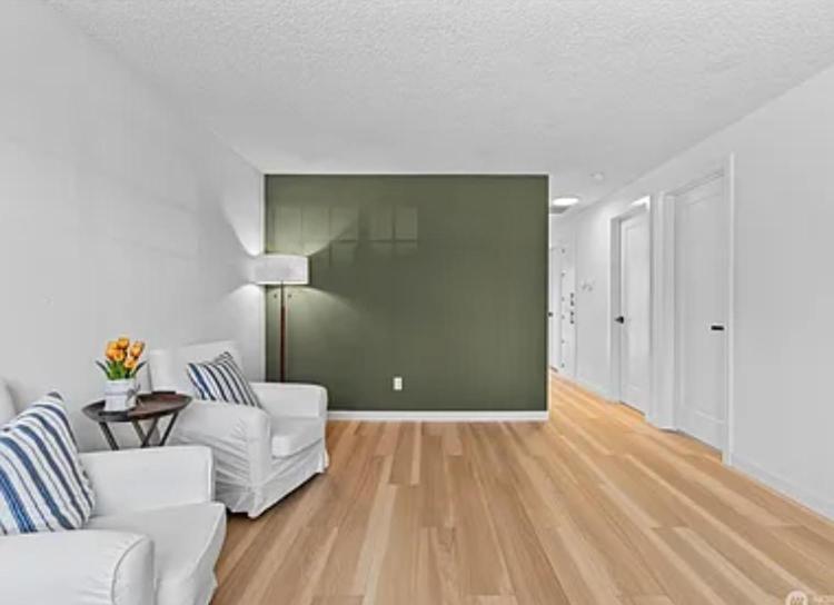 Guest house One Bedroom With Shared Bathroom At Jellys Cozy Tacoma