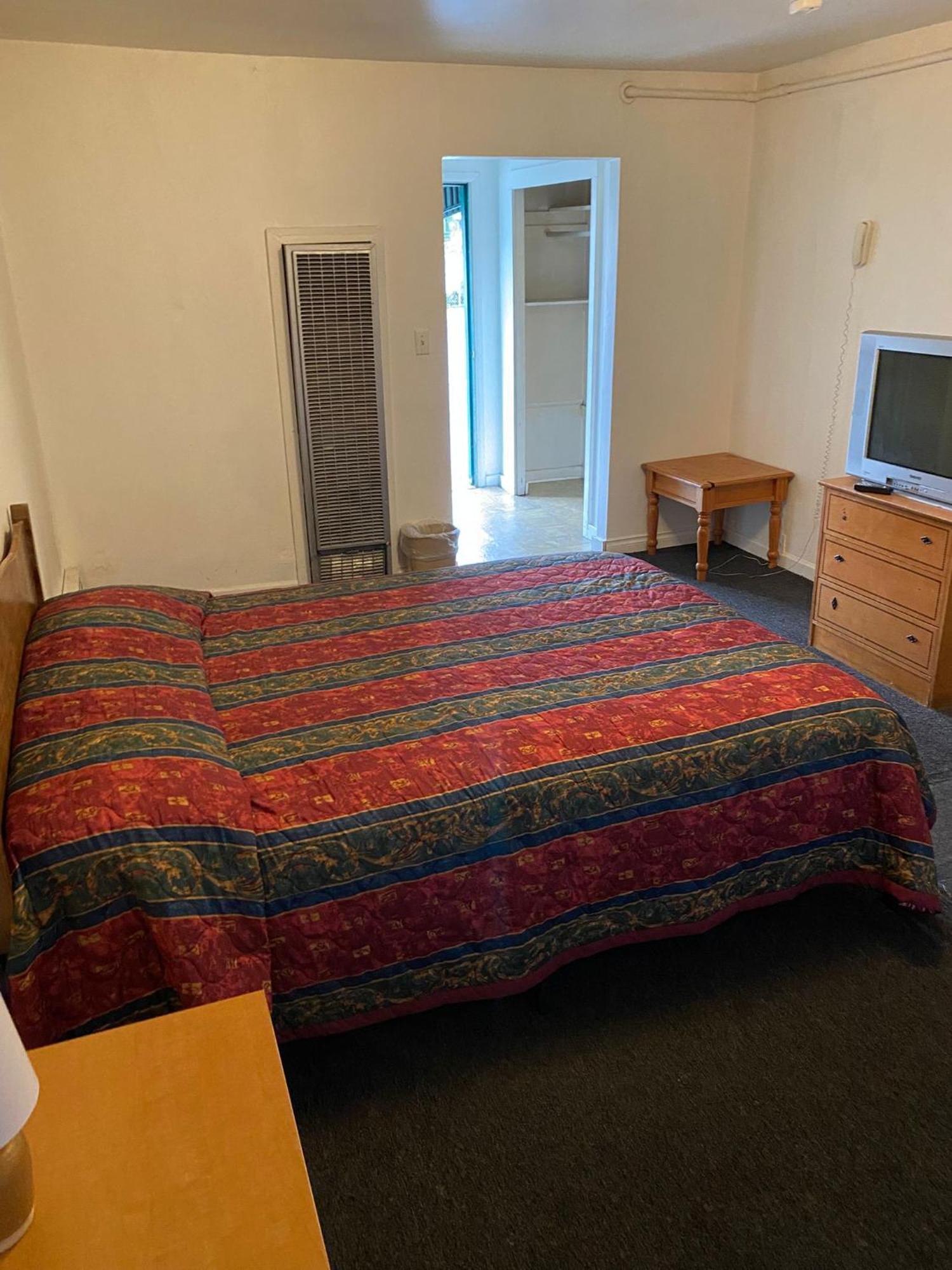Motel Center *