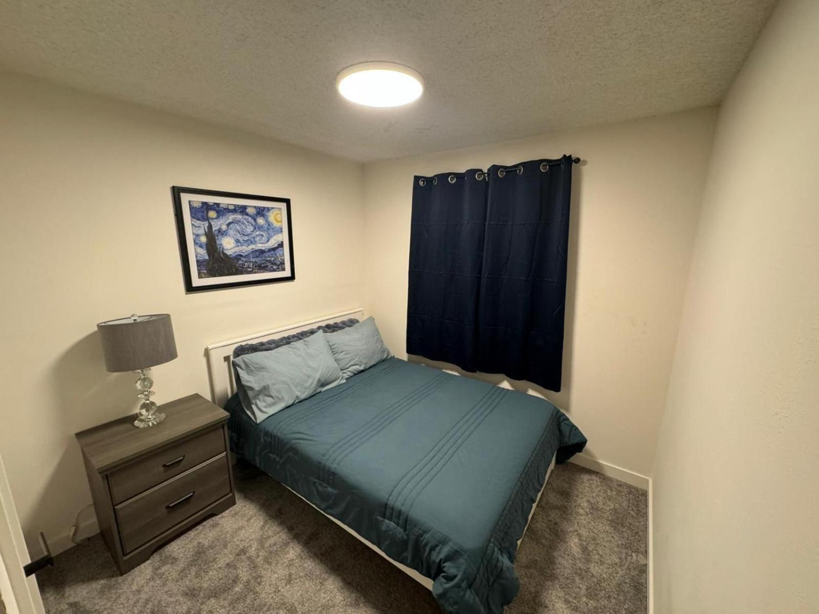 One Bedroom With Shared Bathroom At Jellys Cozy Guest house Tacoma