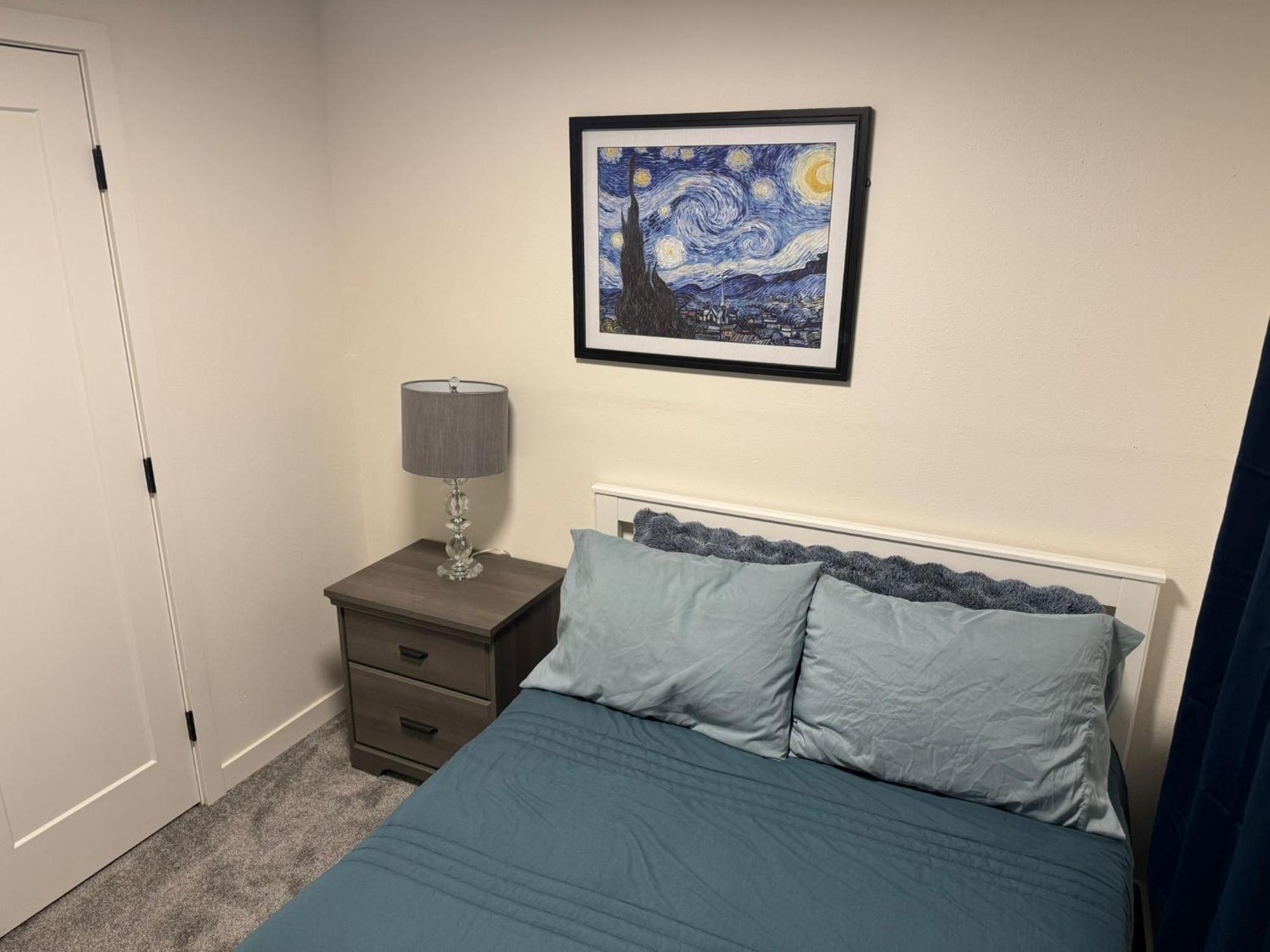 Guest house One Bedroom With Shared Bathroom At Jellys Cozy Tacoma