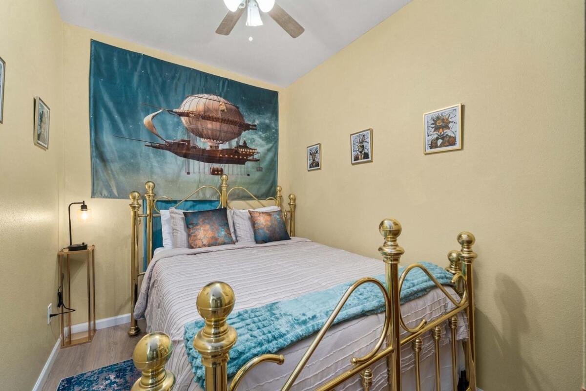 Steampunk Haven In The Heart Of Tacoma! Holiday home Tacoma