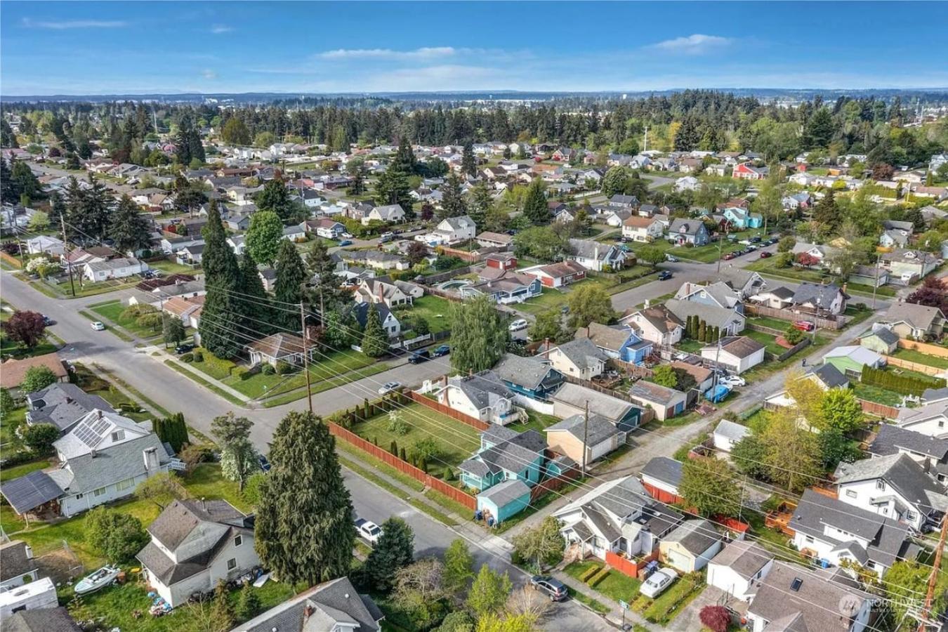 Massive 2 Bedroom With Fenced Yard Tacoma