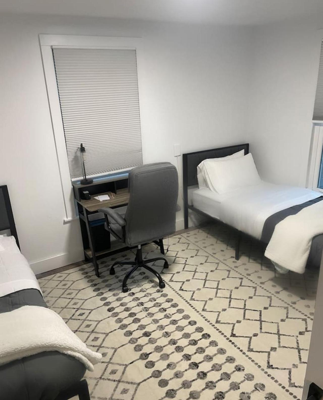 Massive 2 Bedroom With Fenced Yard