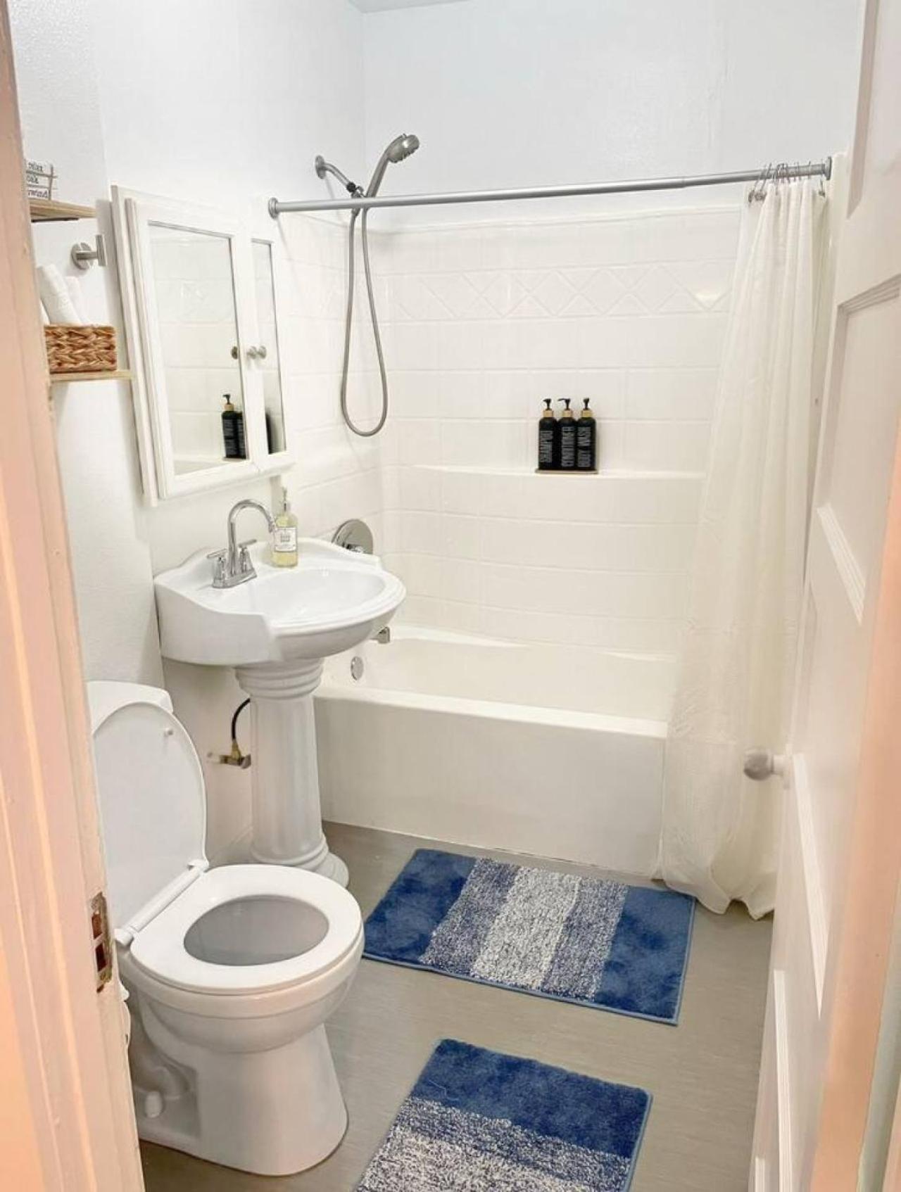 Holiday home Massive 2 Bedroom With Fenced Yard