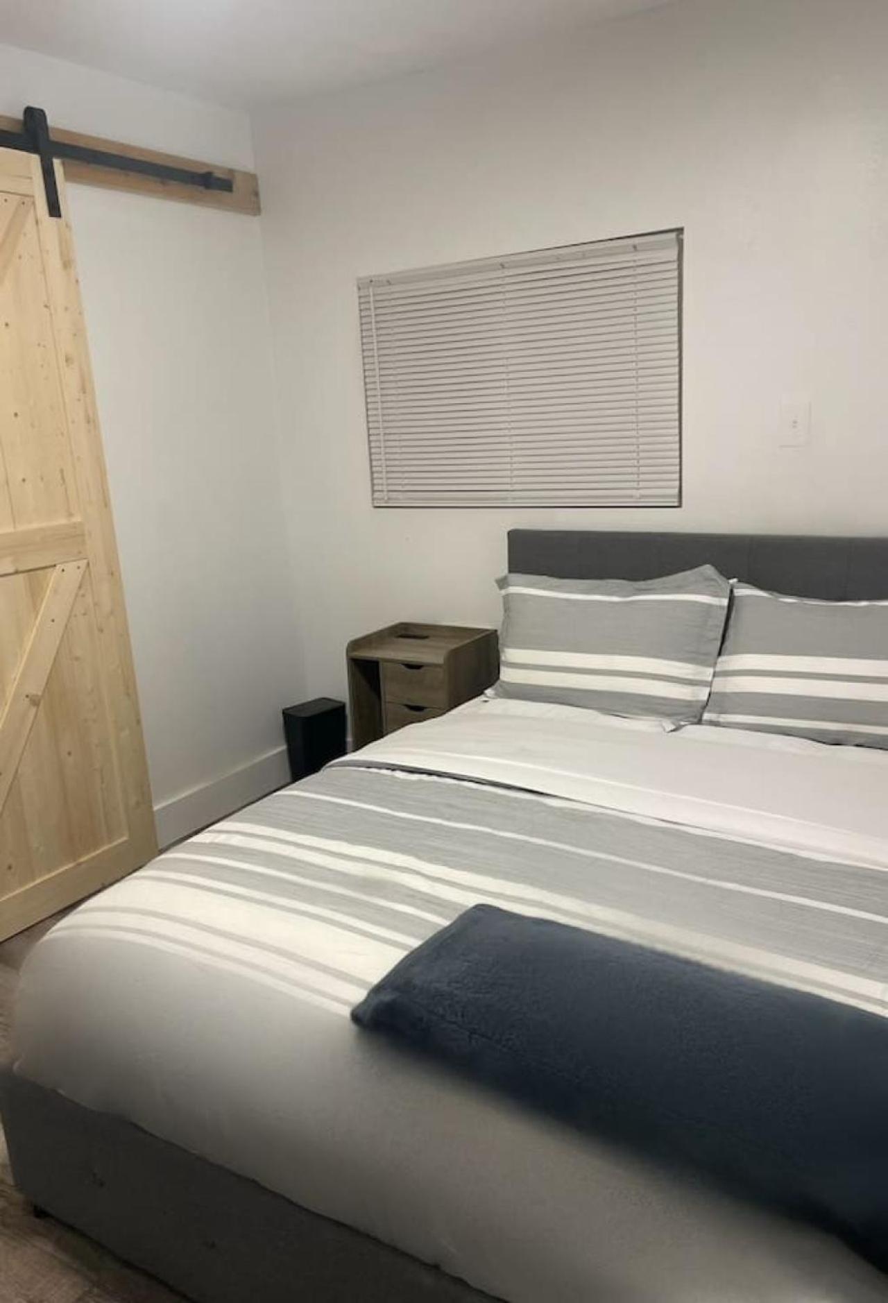 Massive 2 Bedroom With Fenced Yard Holiday home *