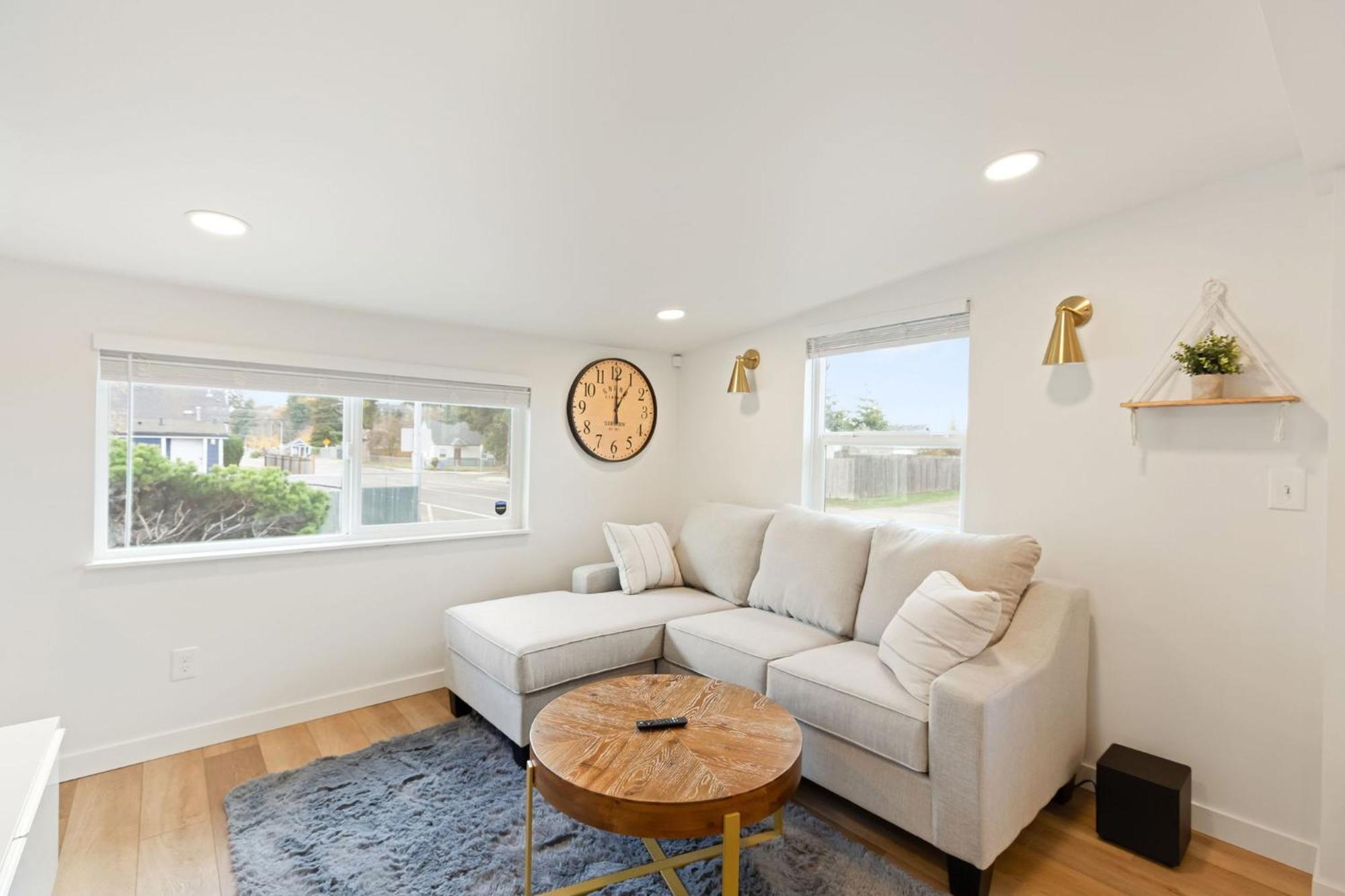 Cozy Bungalow- Newly Remodel 2br, 1ba Tacoma