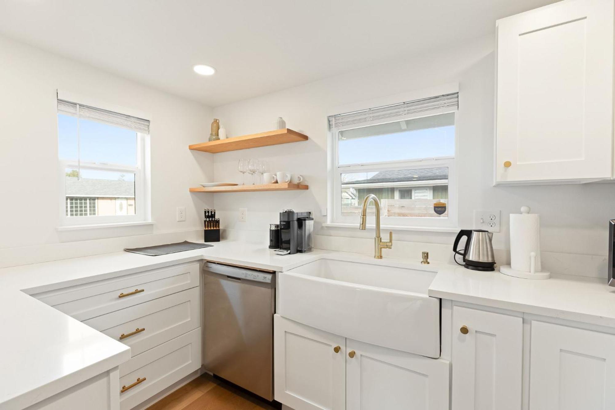 Holiday home Cozy Bungalow- Newly Remodel 2br, 1ba *