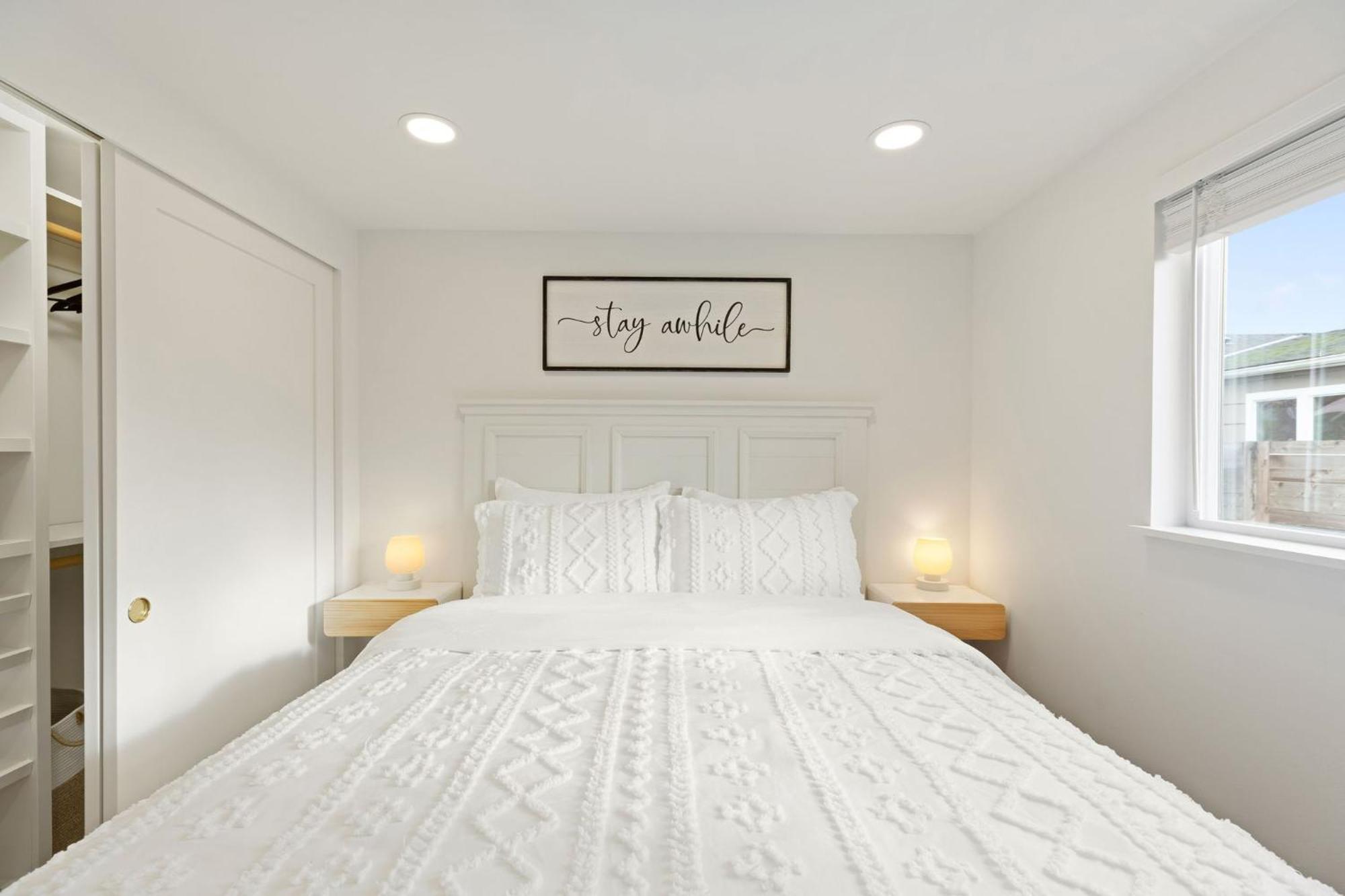 Cozy Bungalow- Newly Remodel 2br, 1ba Holiday home *